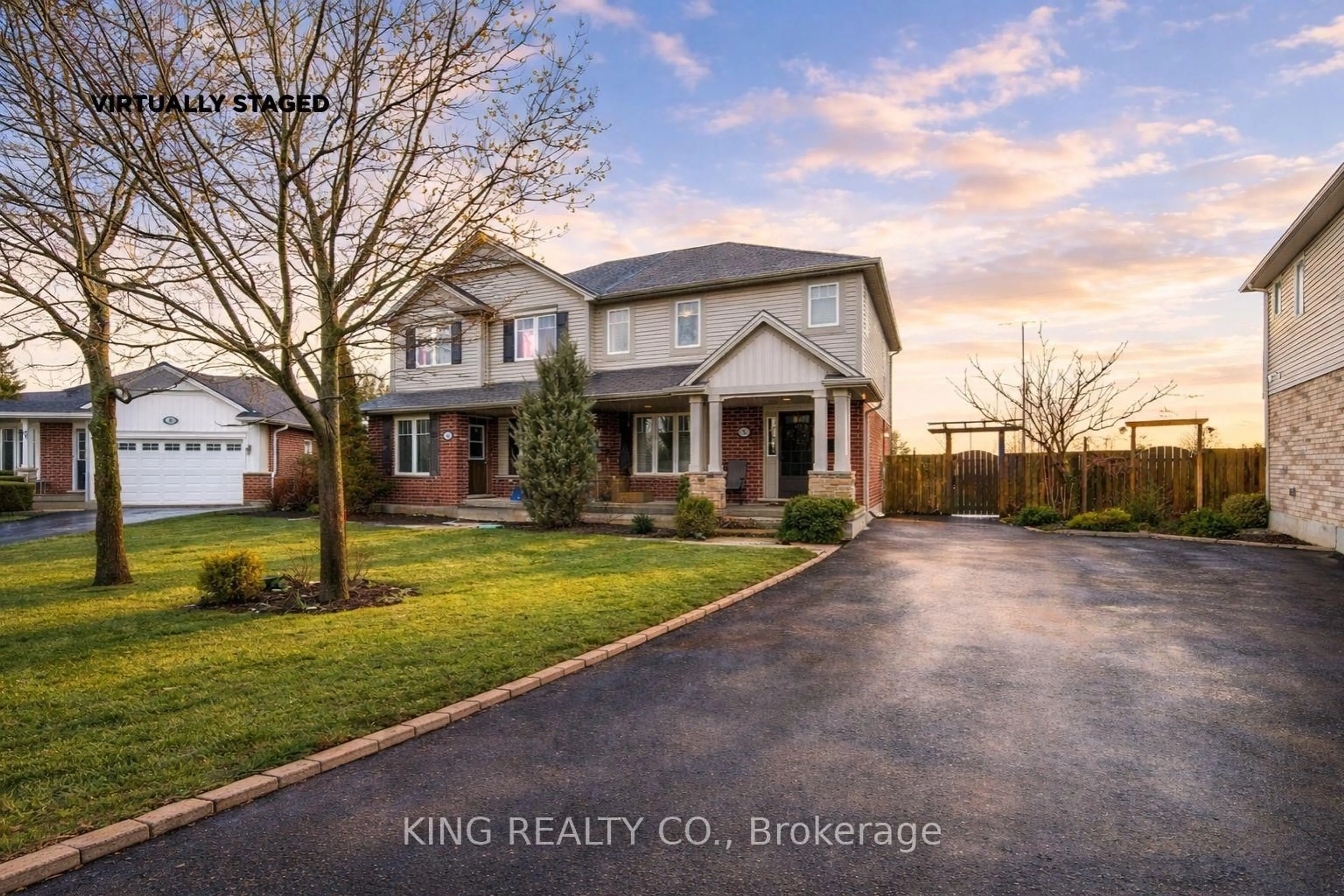 A pic from outside/outdoor area/front of a property/back of a property/a pic from drone, building for 24 COLEMAN Crt, St. Thomas Ontario N5R 0A5