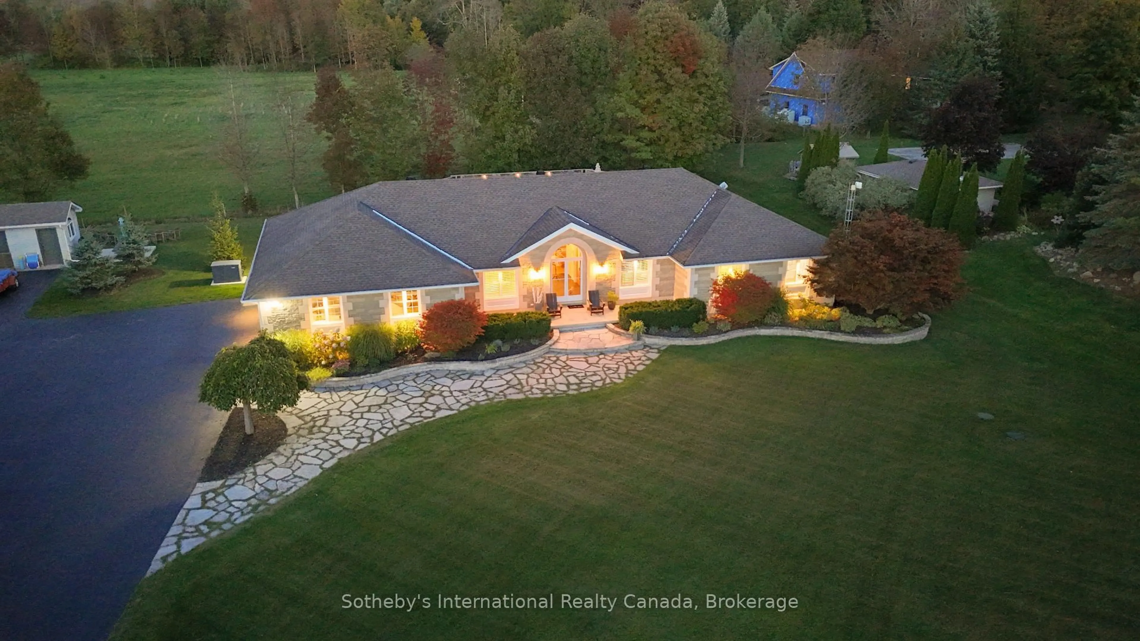 A pic from outside/outdoor area/front of a property/back of a property/a pic from drone, street for 447 Union St, Meaford Ontario N4L 1W7