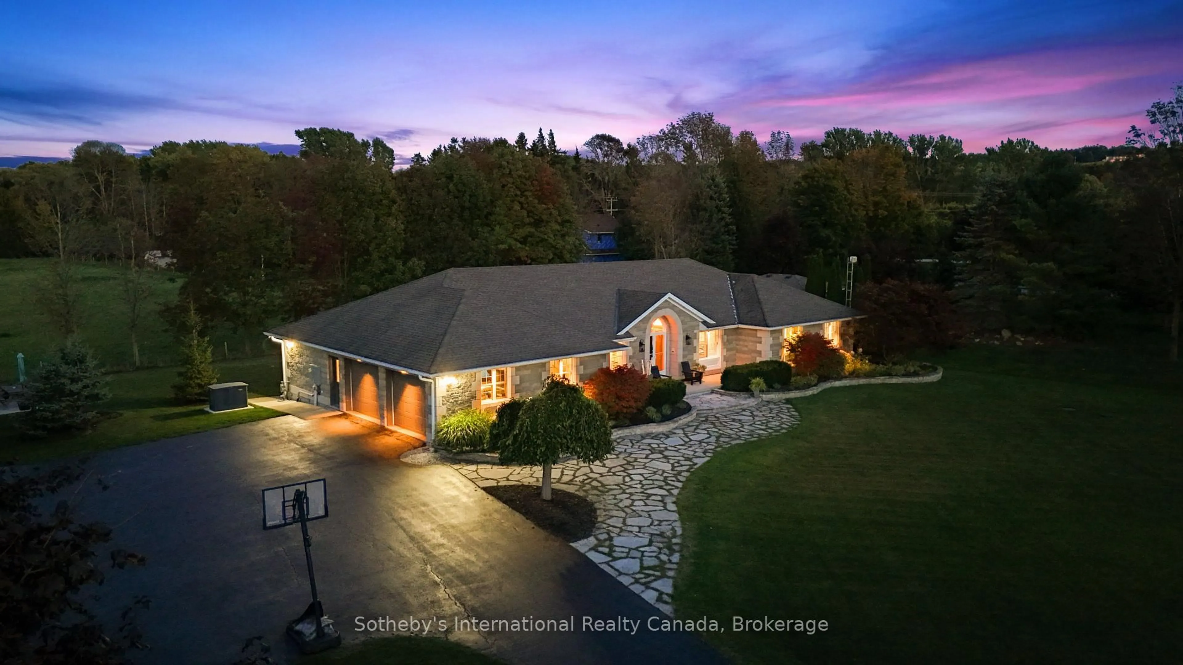 A pic from outside/outdoor area/front of a property/back of a property/a pic from drone, unknown for 447 Union St, Meaford Ontario N4L 1W7