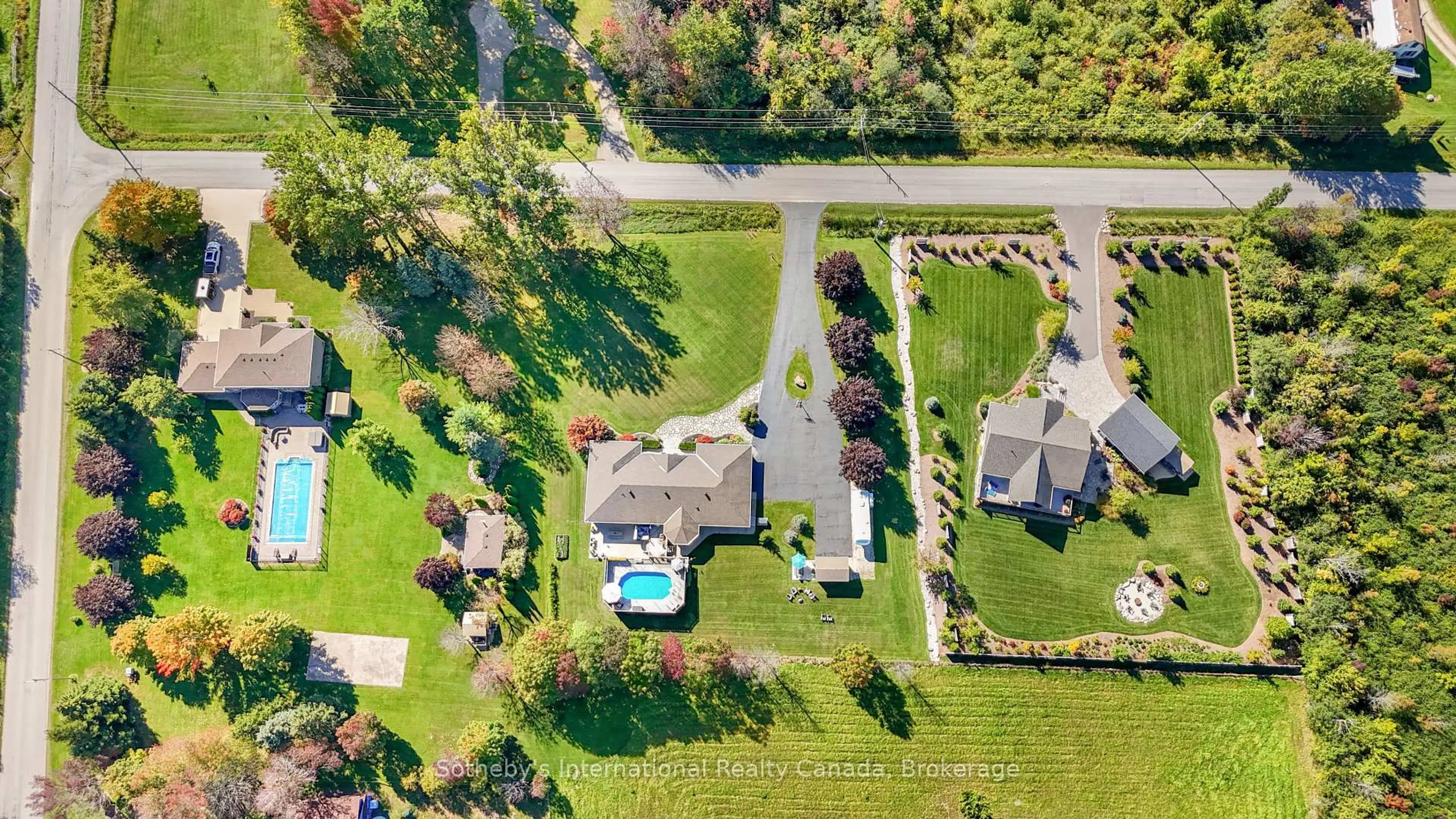 A pic from outside/outdoor area/front of a property/back of a property/a pic from drone, street for 447 Union St, Meaford Ontario N4L 1W7