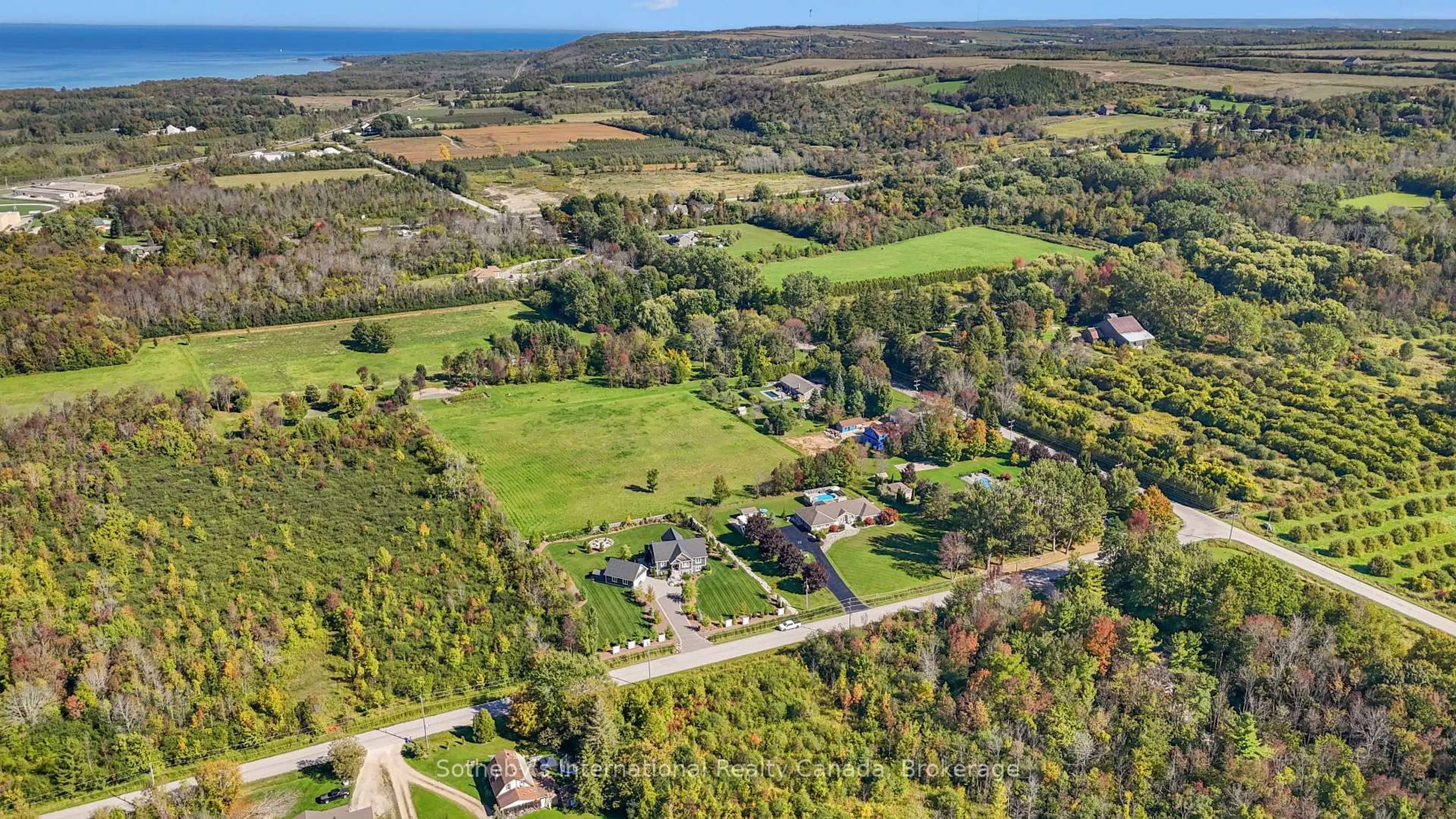 A pic from outside/outdoor area/front of a property/back of a property/a pic from drone, unknown for 447 Union St, Meaford Ontario N4L 1W7