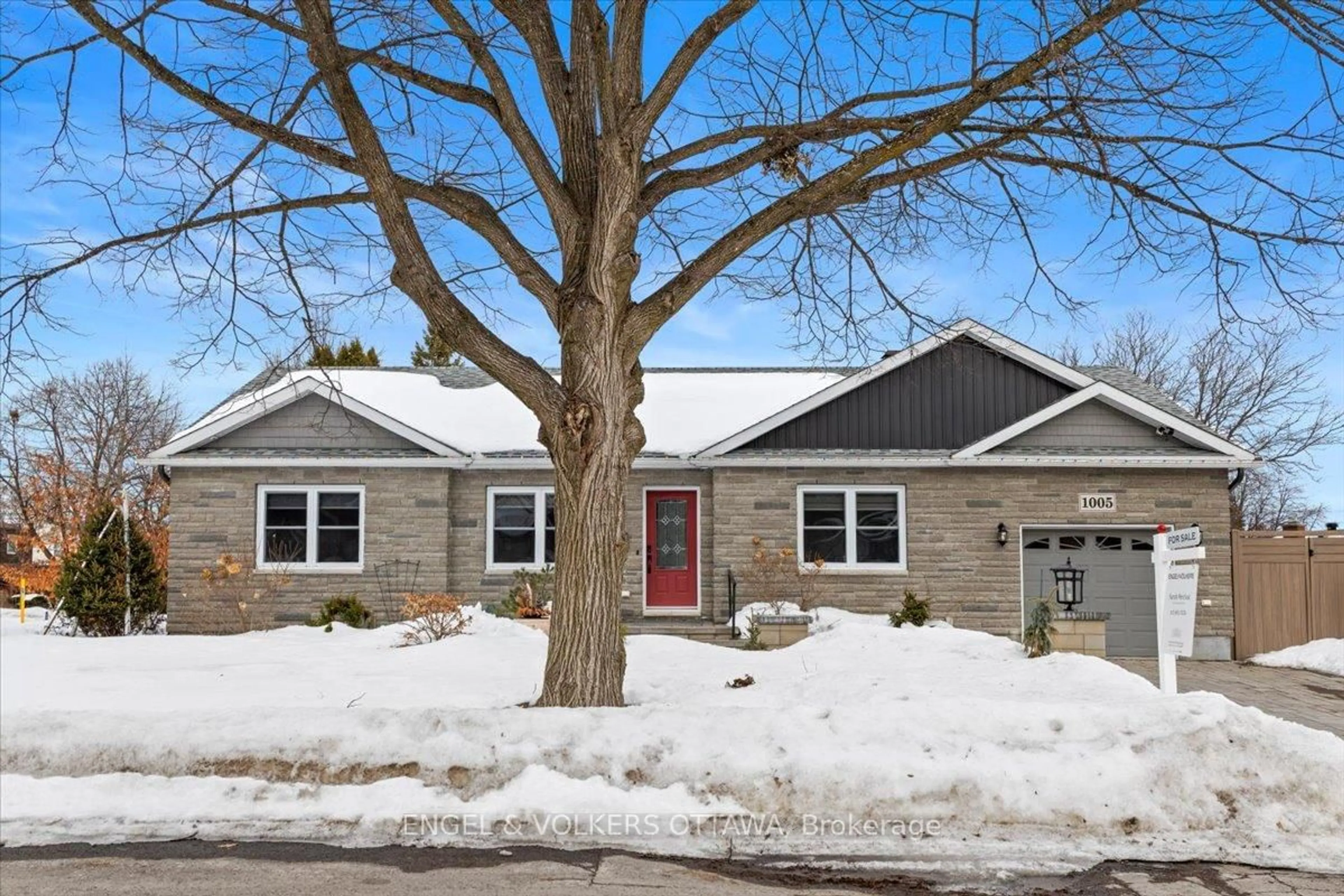 Home with brick exterior material, street for 1005 Gold Cres, Ottawa Ontario K2B 8C4