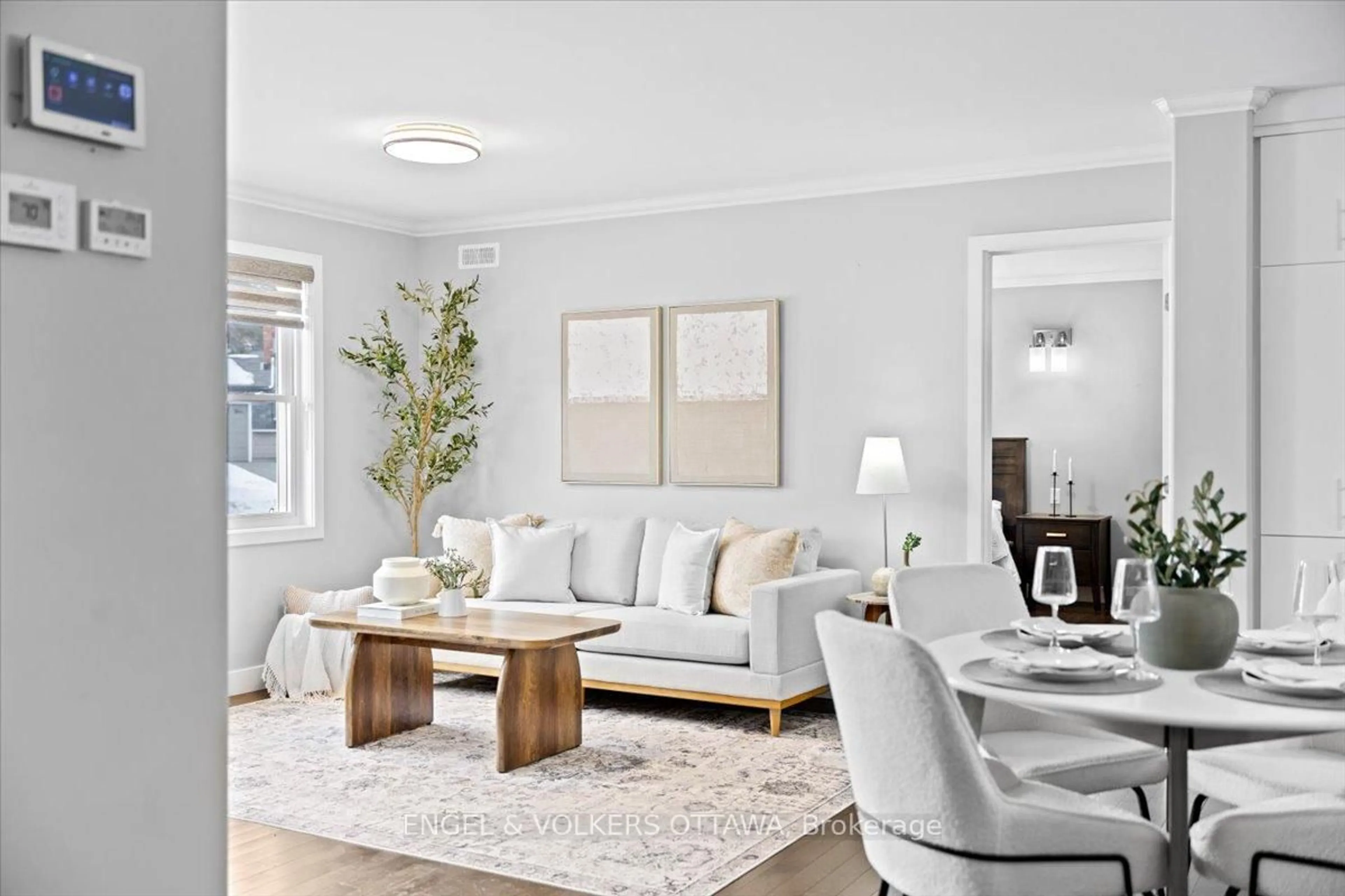 Living room with furniture, unknown for 1005 Gold Cres, Ottawa Ontario K2B 8C4