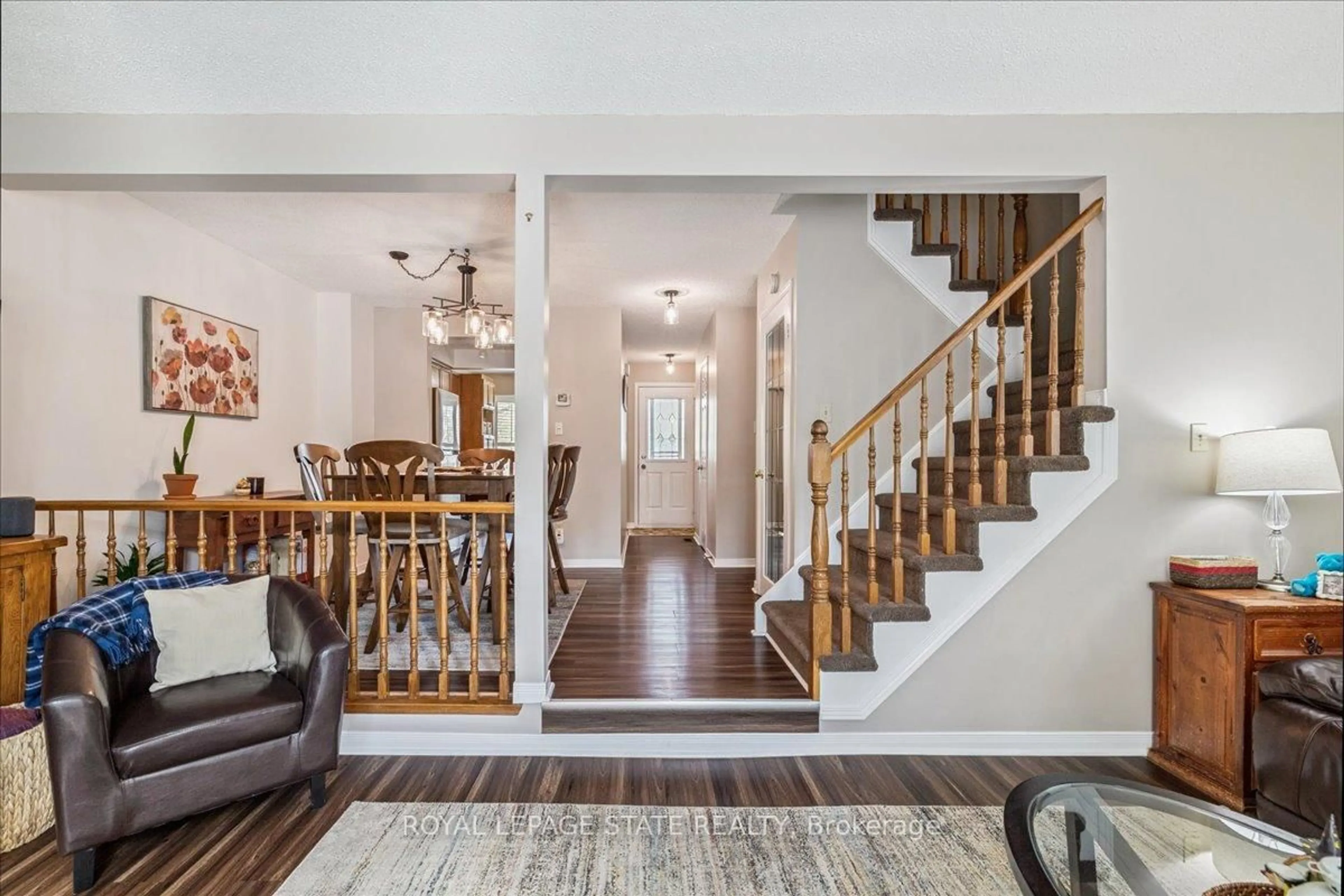 Indoor entryway for 15 Ellington Ave #5, Hamilton Ontario L8E 4P3