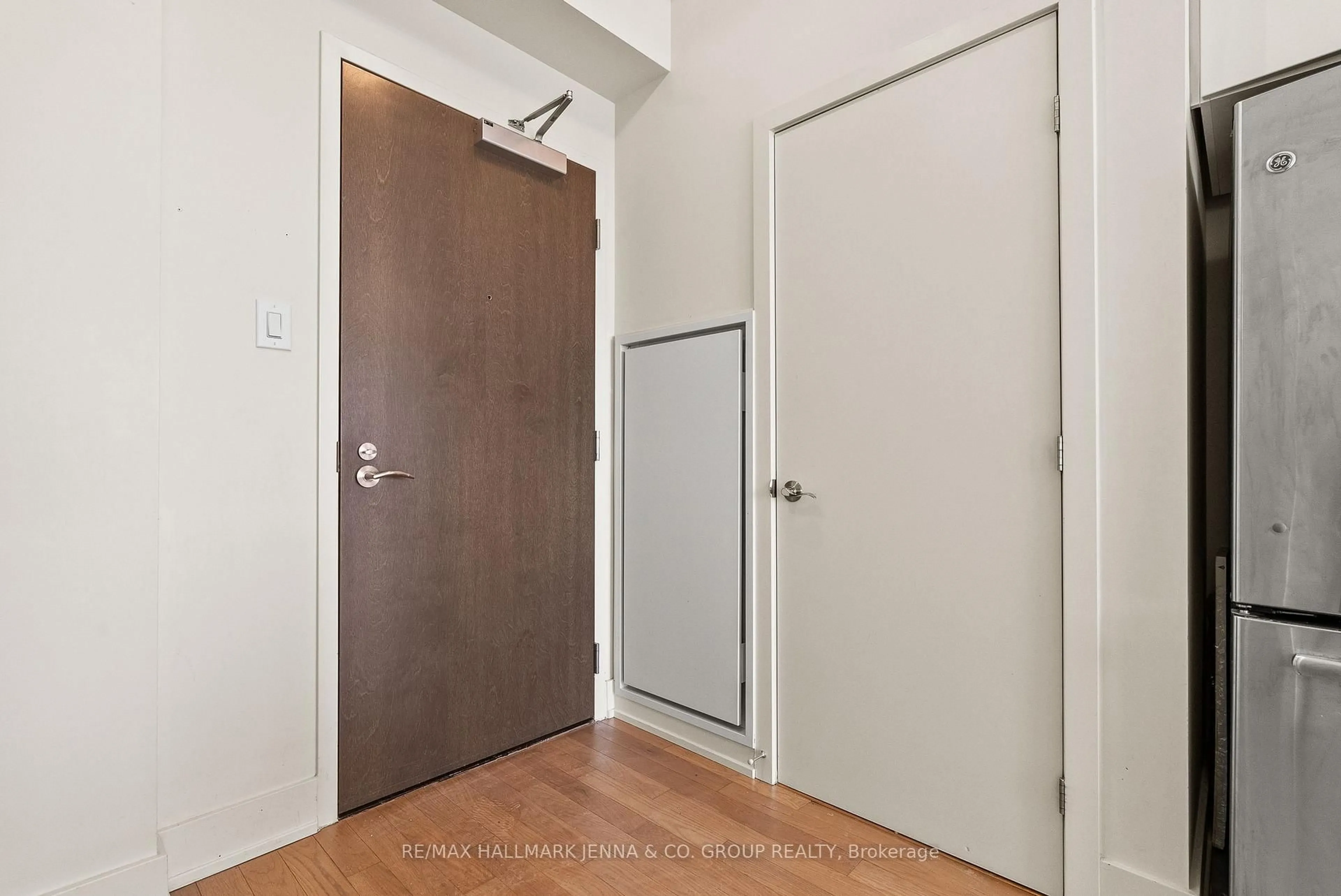 Indoor entryway for 88 Richmond Rd #611, Ottawa Ontario K1Z 0B1