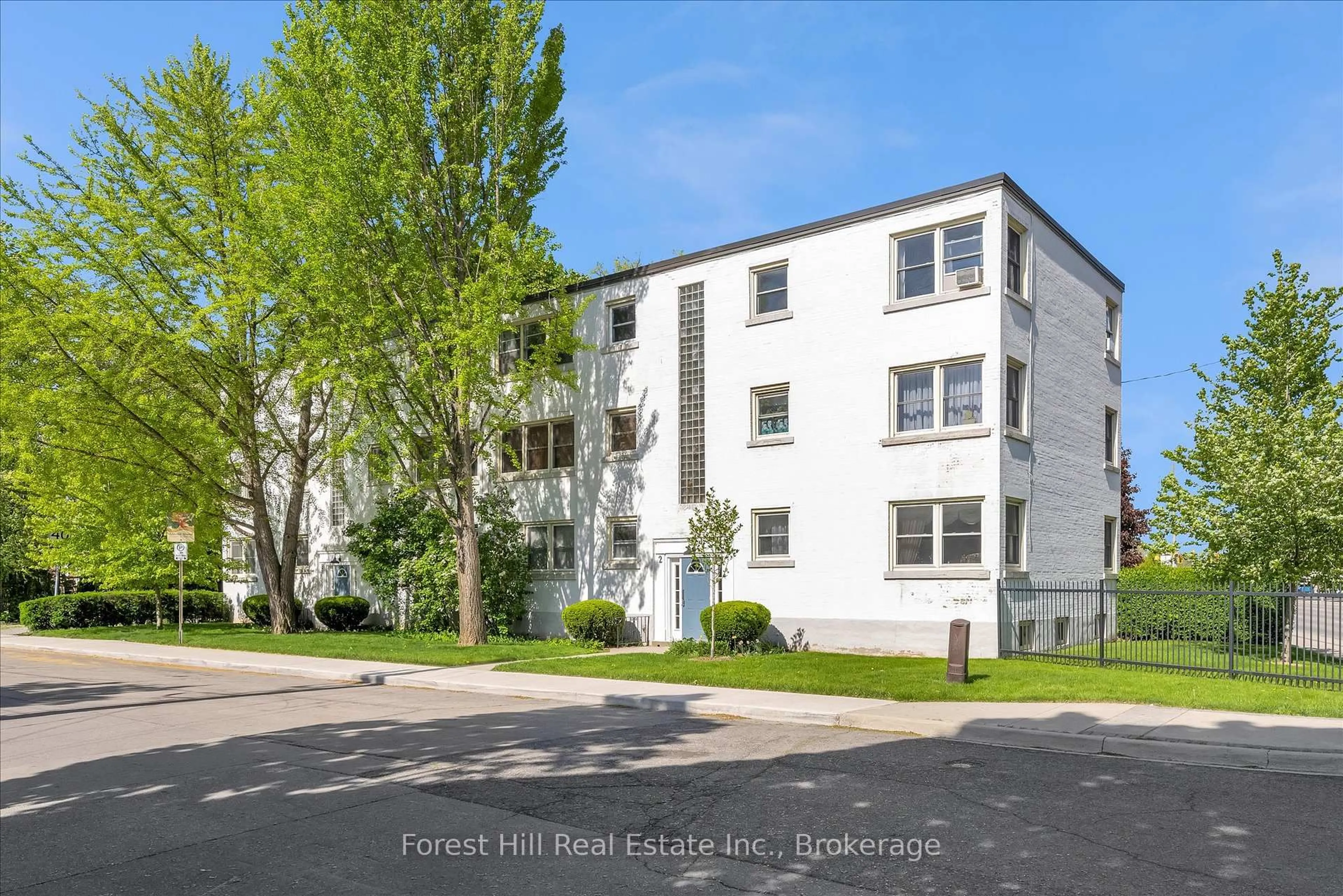 A pic from outside/outdoor area/front of a property/back of a property/a pic from drone, street for 2 Stroud Rd #5, Hamilton Ontario L8S 1Z6