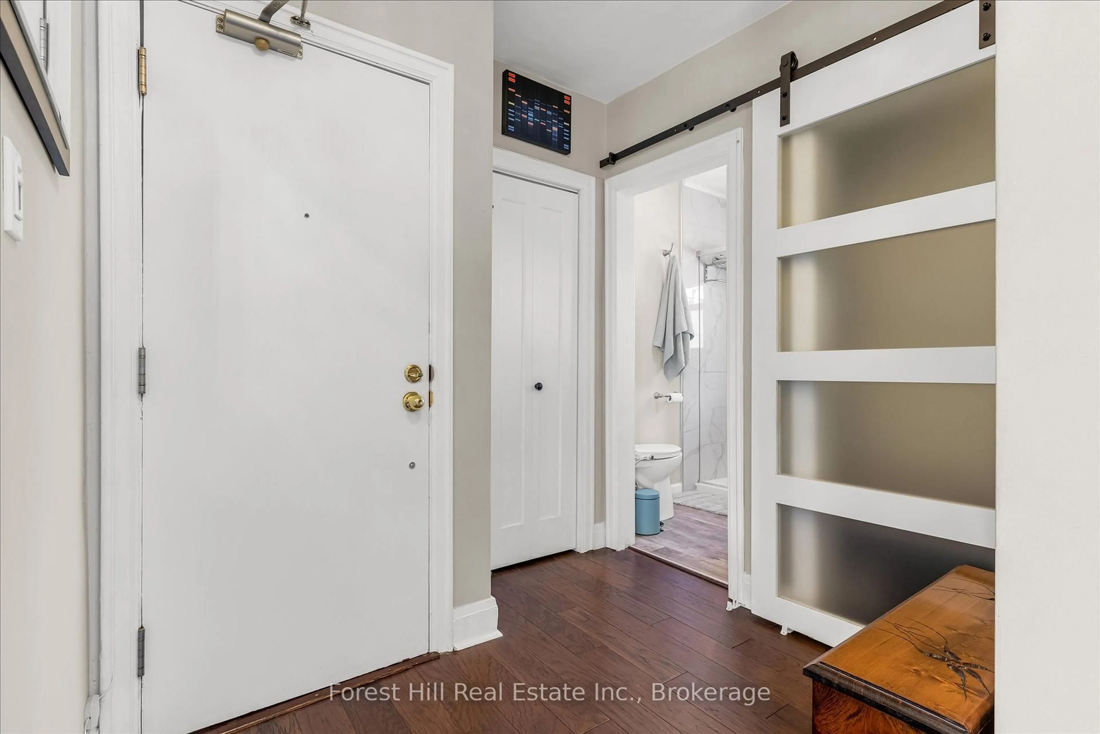 Indoor entryway for 2 Stroud Rd #5, Hamilton Ontario L8S 1Z6