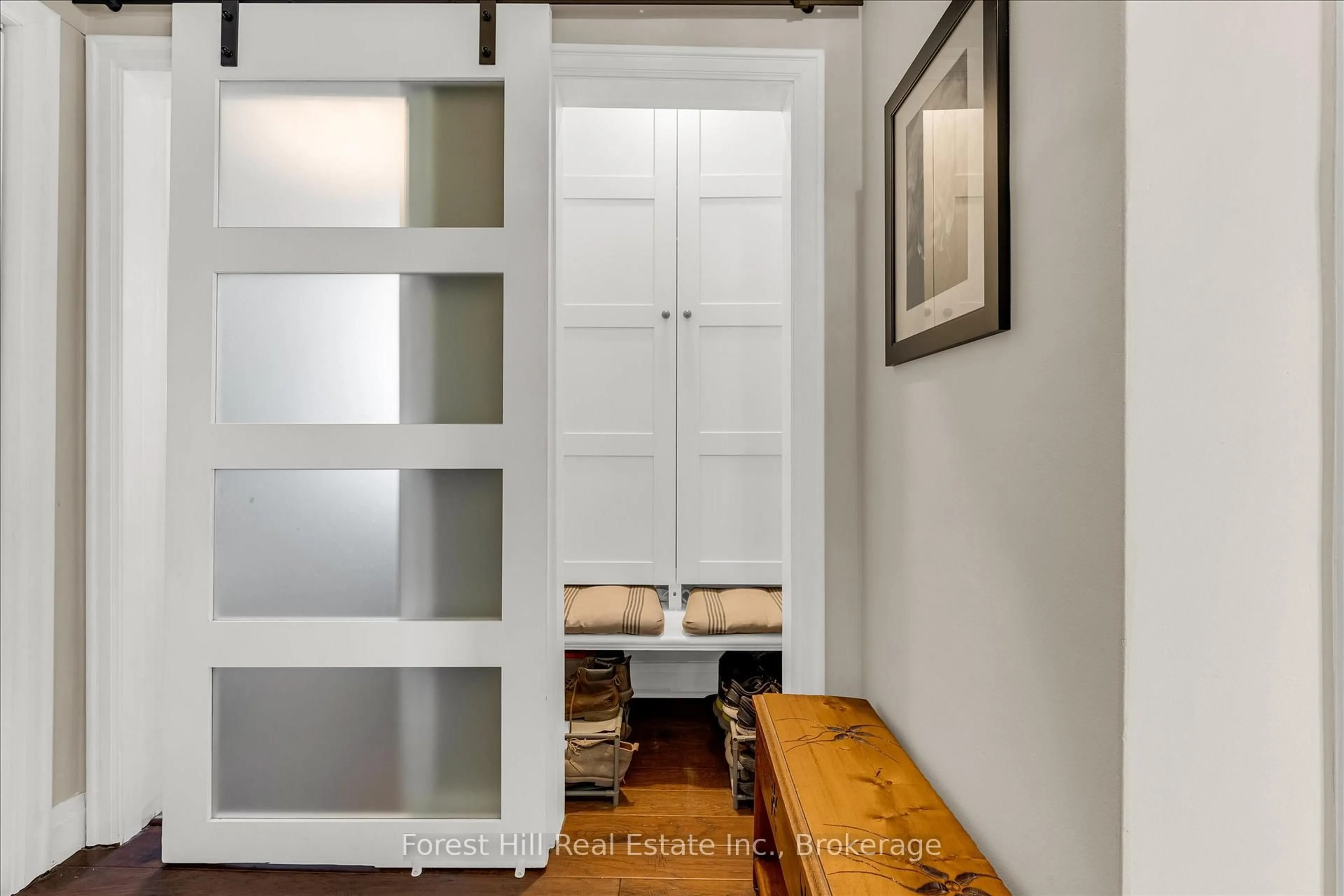 Indoor entryway for 2 Stroud Rd #5, Hamilton Ontario L8S 1Z6