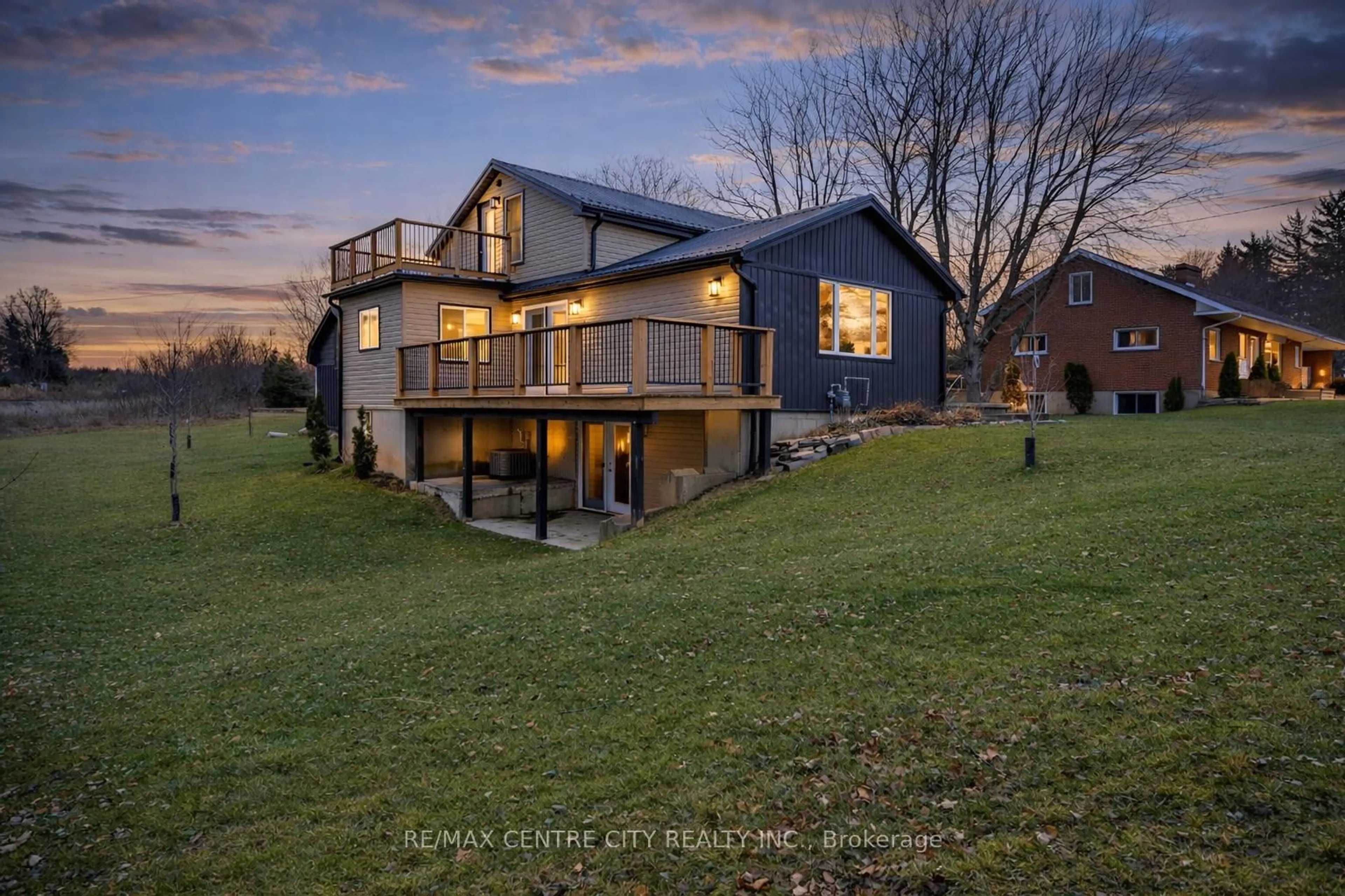 A pic from outside/outdoor area/front of a property/back of a property/a pic from drone, unknown for 42400 John Wise Line, Central Elgin Ontario N5R 5T5