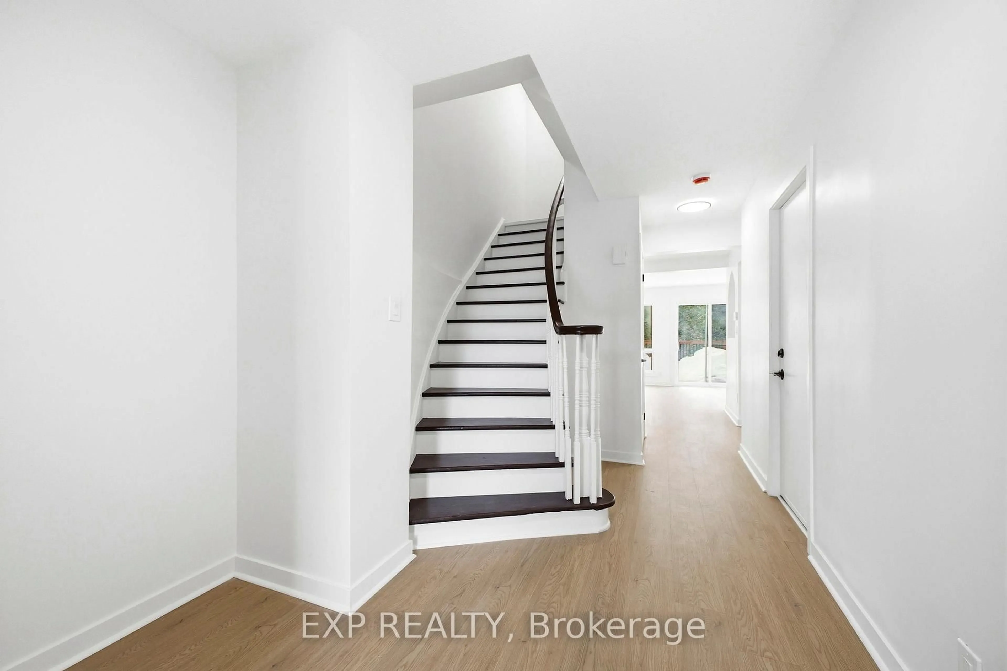 Indoor entryway for 74 Shearer Cres, Kanata Ontario K2L 3N1