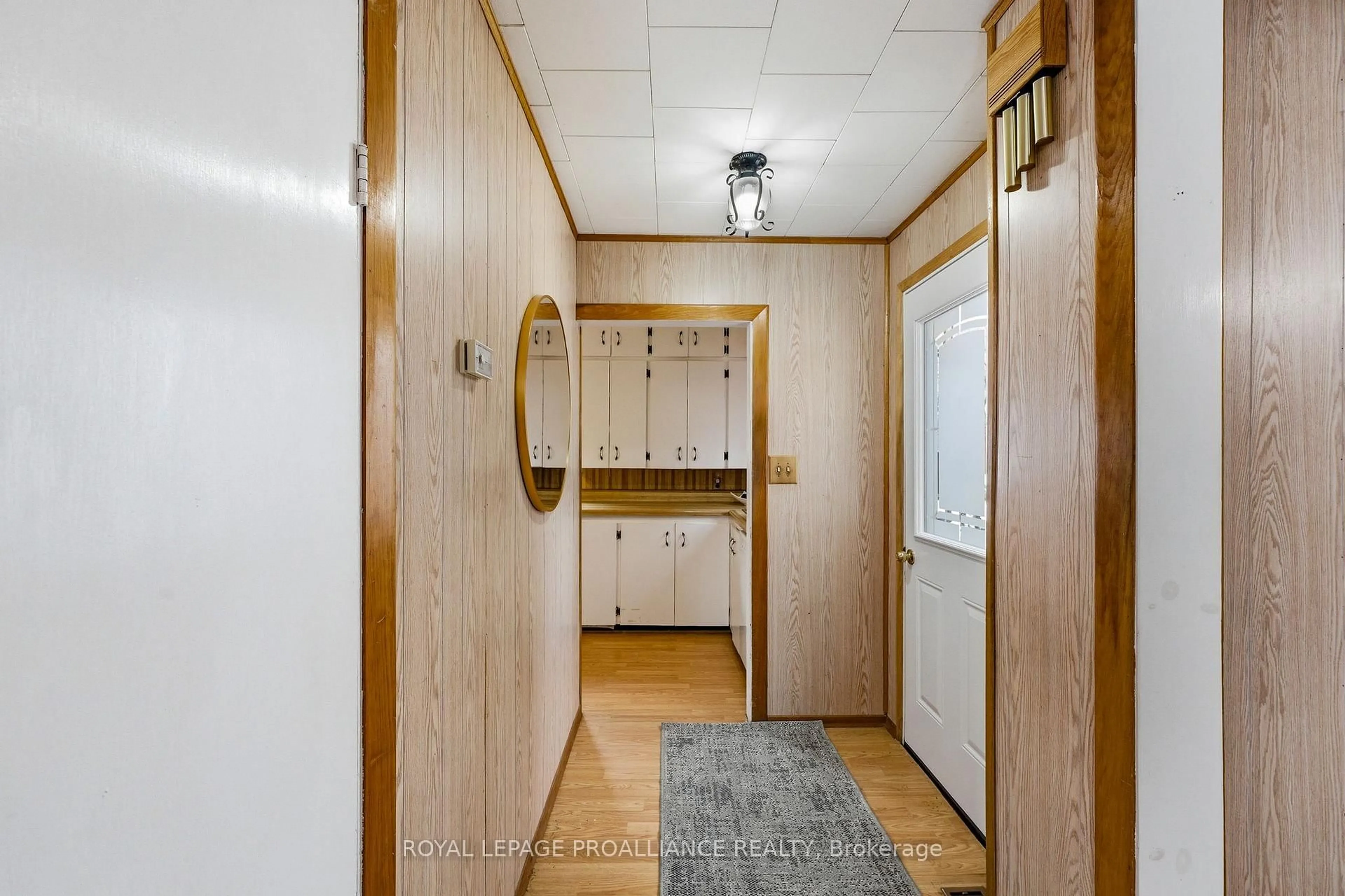 Indoor foyer for 5 Lyons St, Brighton Ontario K0K 1H0