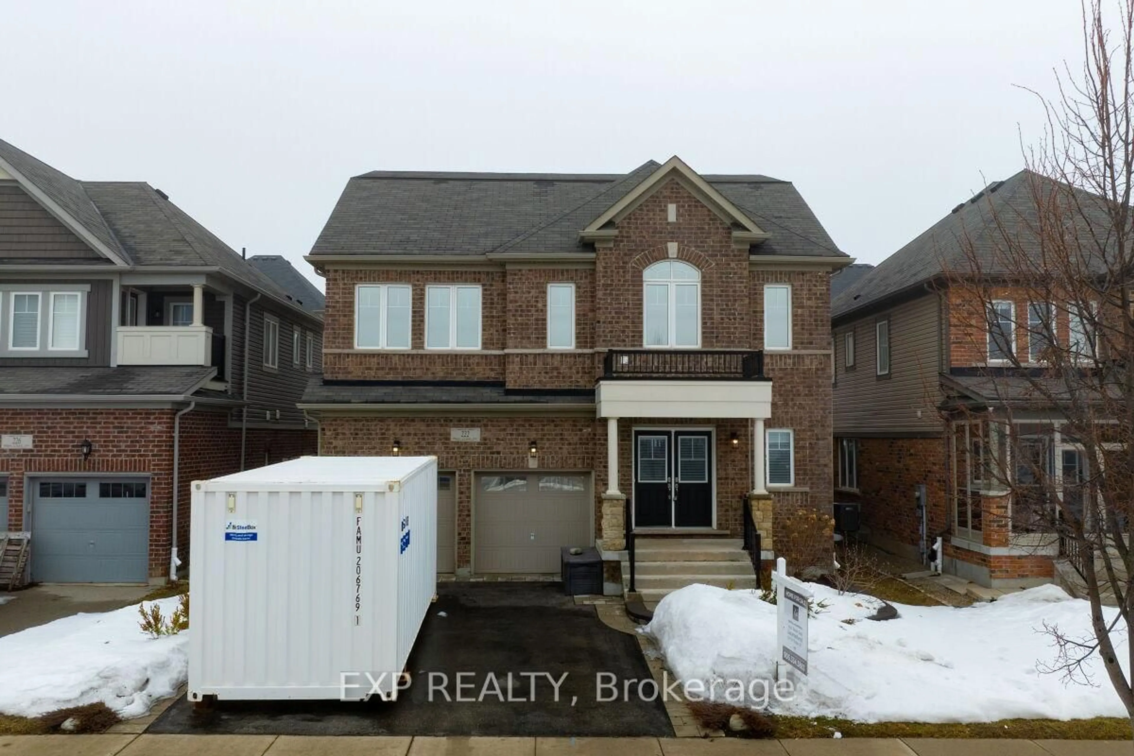 A pic from outside/outdoor area/front of a property/back of a property/a pic from drone, street for 222 Blair Creek Dr, Kitchener Ontario N2P 0G2