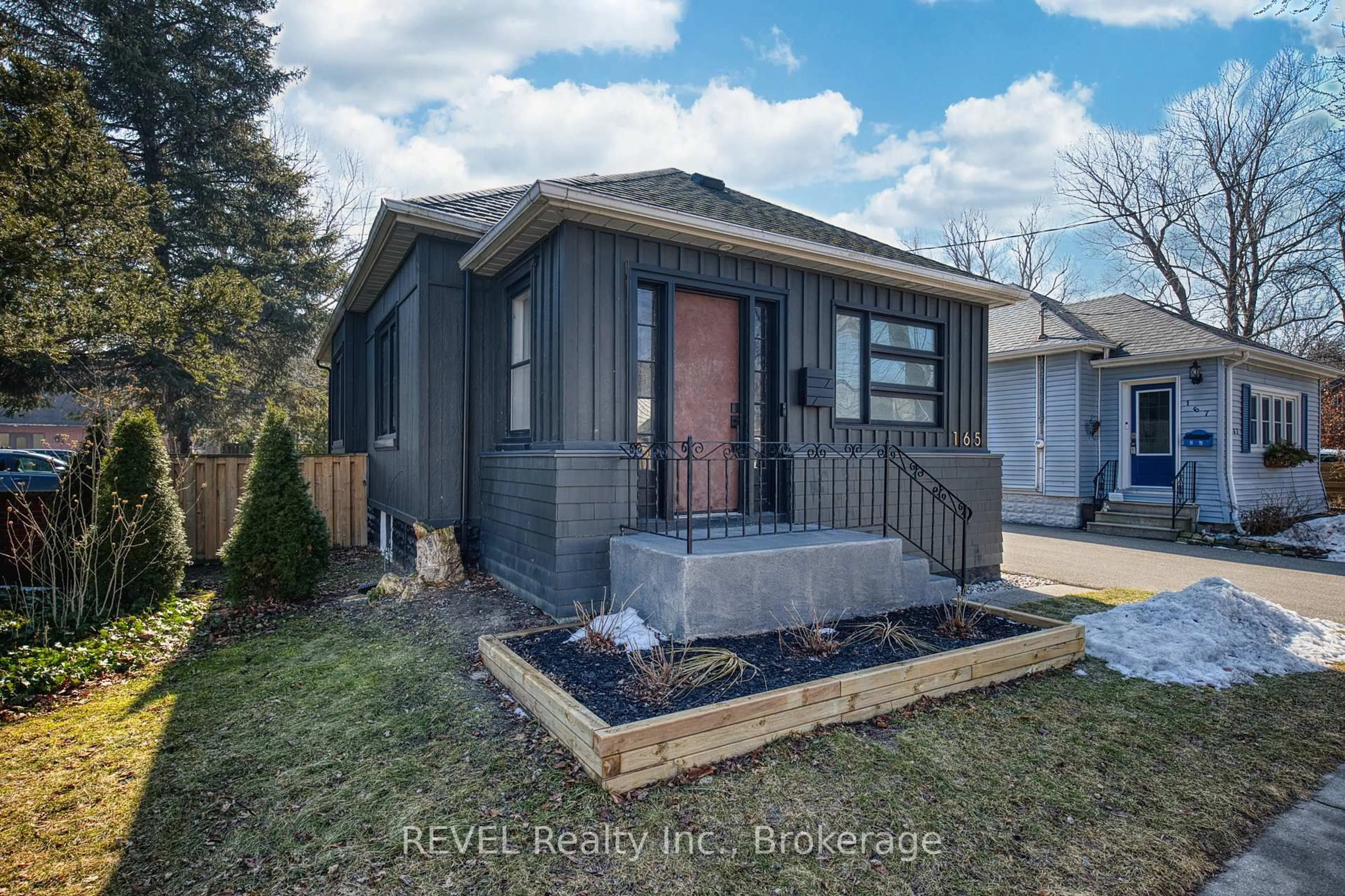 Unknown for 165 Main St, St. Catharines Ontario L2N 4V6