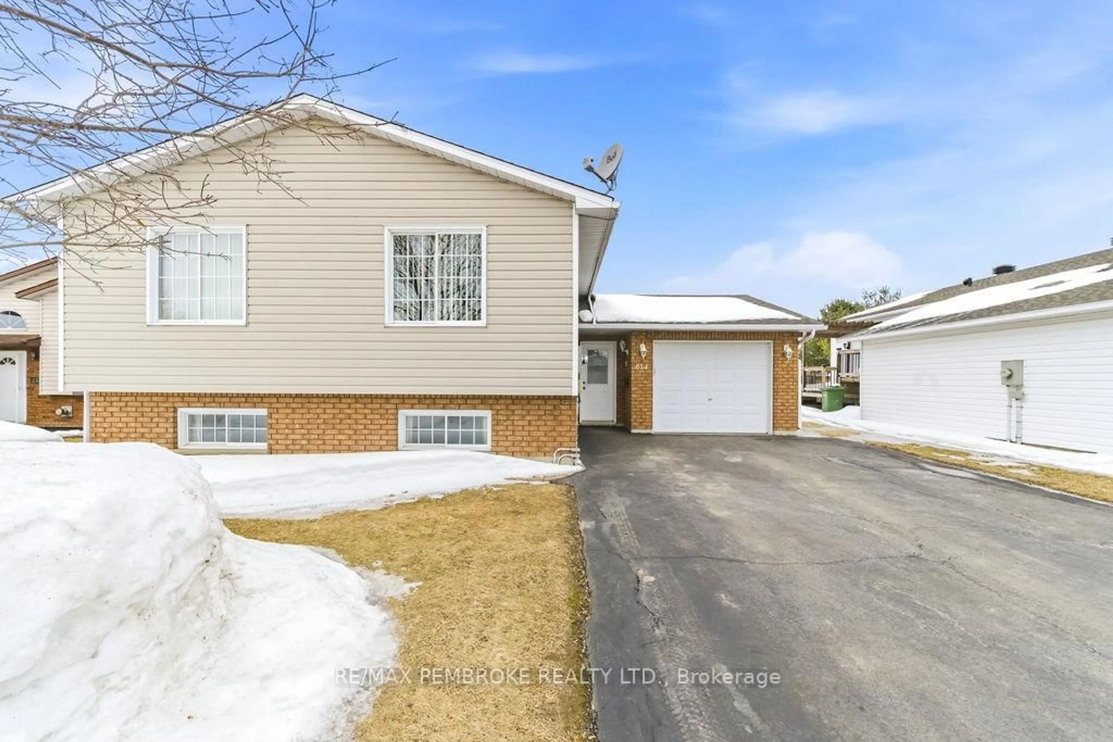 Unknown for 614 Weston St, Pembroke Ontario K8A 3Y7