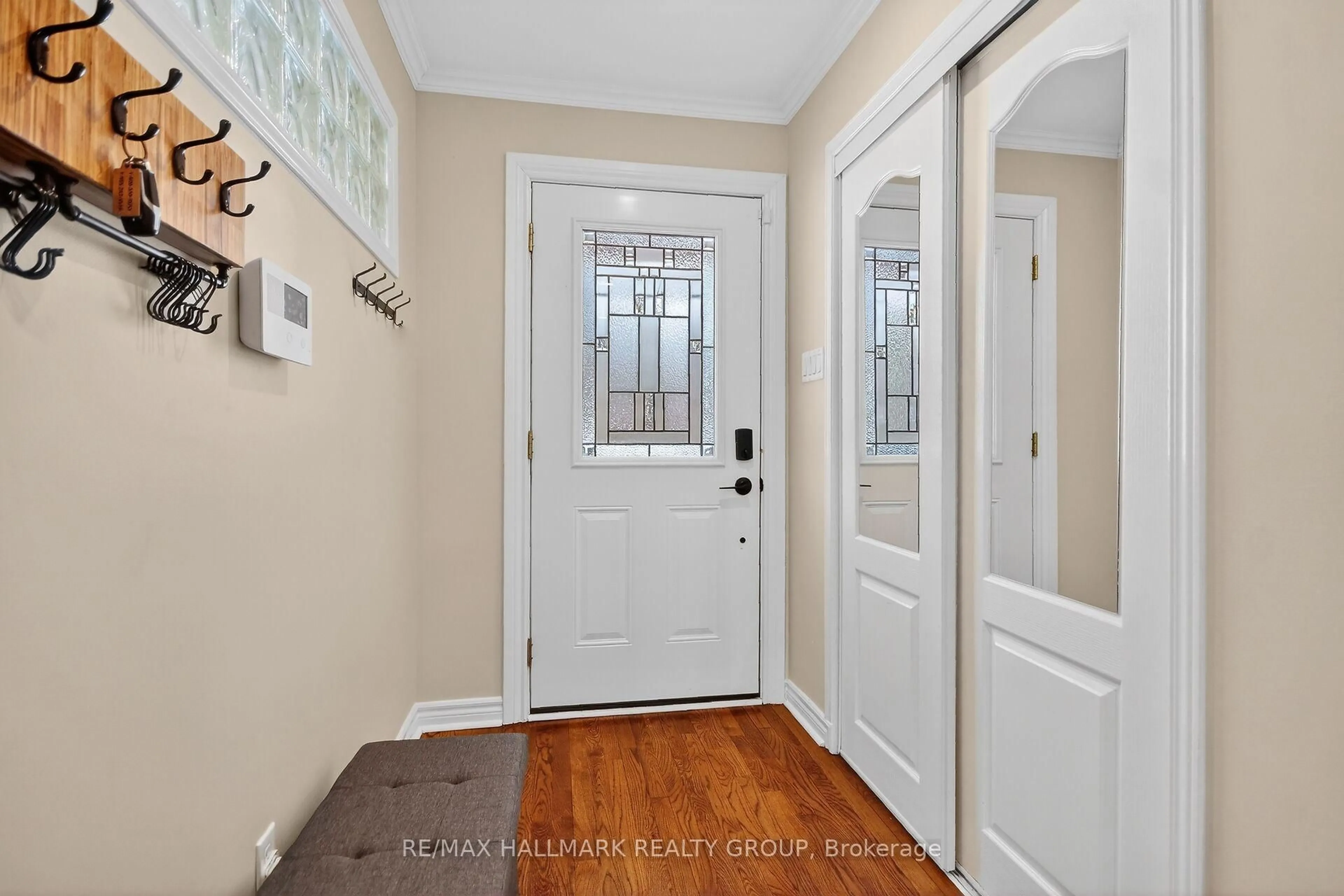 Indoor entryway for 129 Mockingbird Lane, Ashton Ontario K0A 1B0