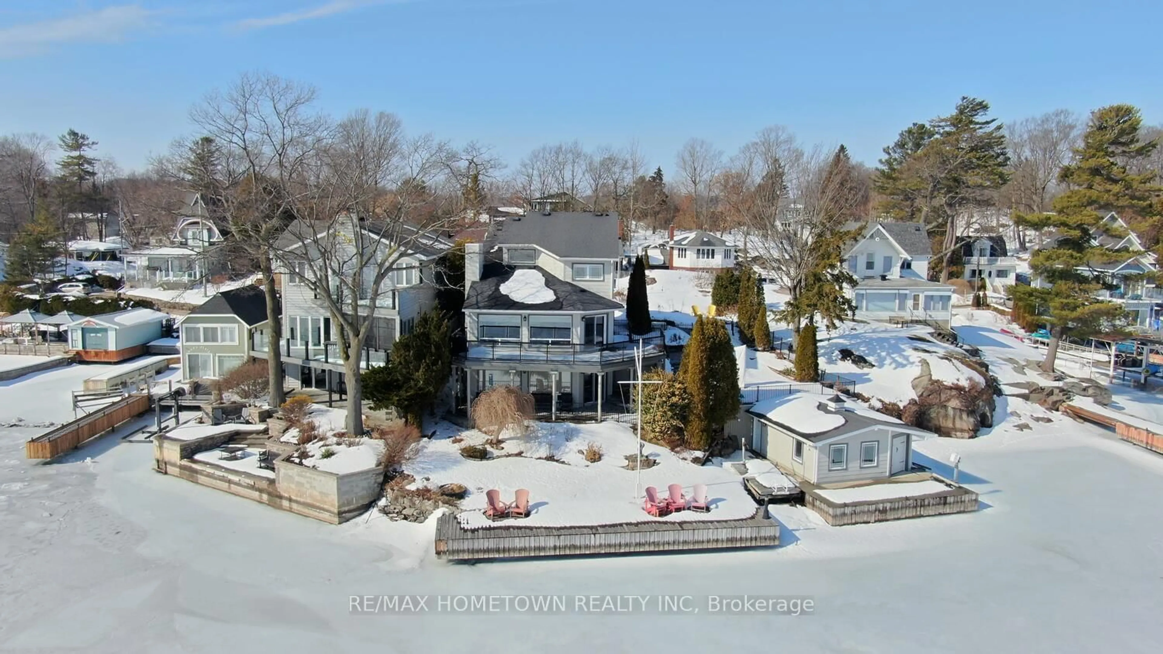 A pic from outside/outdoor area/front of a property/back of a property/a pic from drone, unknown for 9 Bayview Rd, Brockville Ontario K6V 5S2