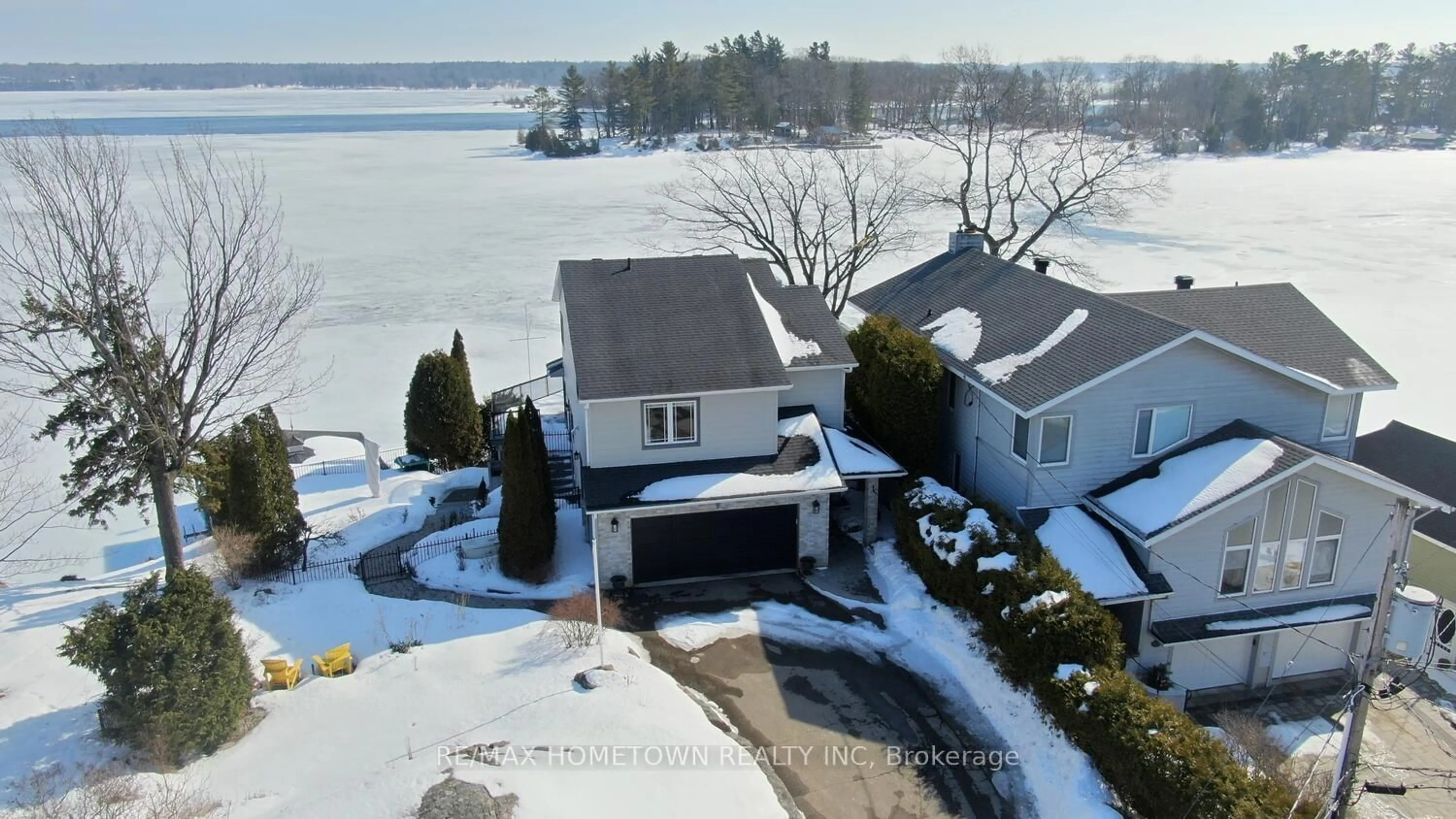 A pic from outside/outdoor area/front of a property/back of a property/a pic from drone, water/lake/river/ocean view for 9 Bayview Rd, Brockville Ontario K6V 5S2