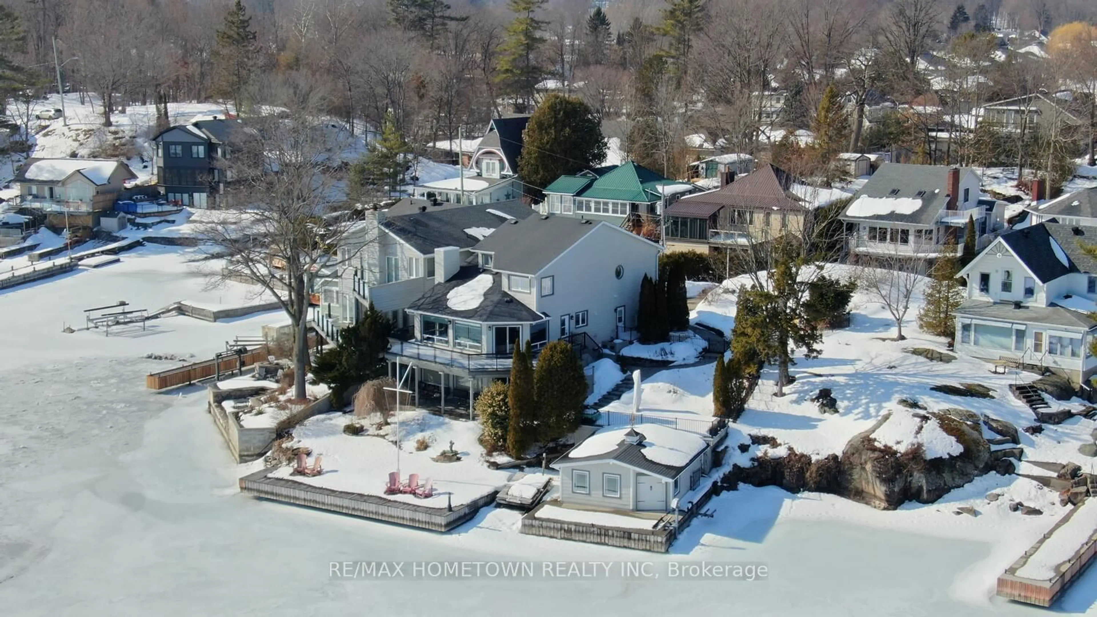 A pic from outside/outdoor area/front of a property/back of a property/a pic from drone, mountain view for 9 Bayview Rd, Brockville Ontario K6V 5S2
