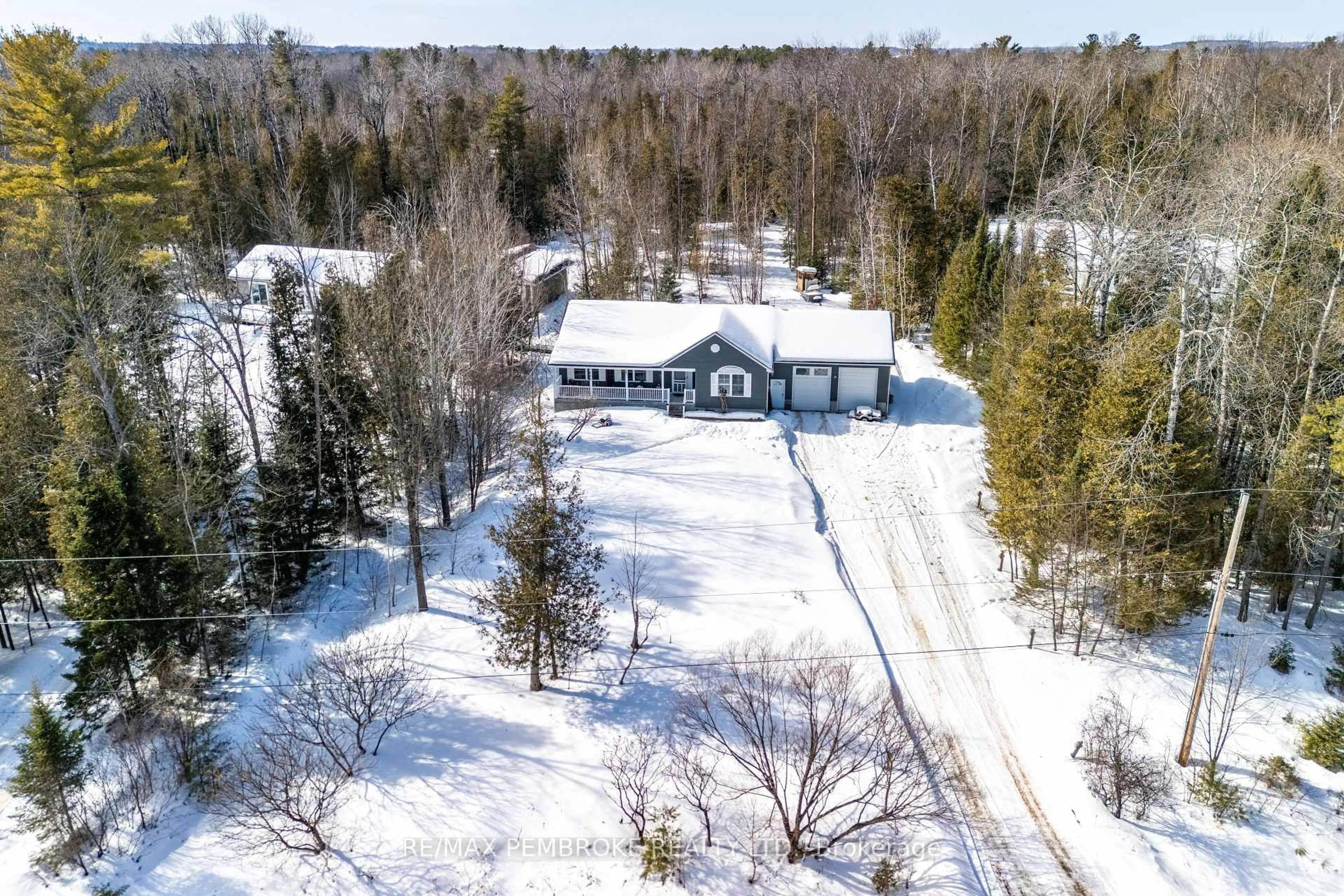 A pic from outside/outdoor area/front of a property/back of a property/a pic from drone, unknown for 625 Forest Park Rd, Pembroke Ontario K8A 6W2