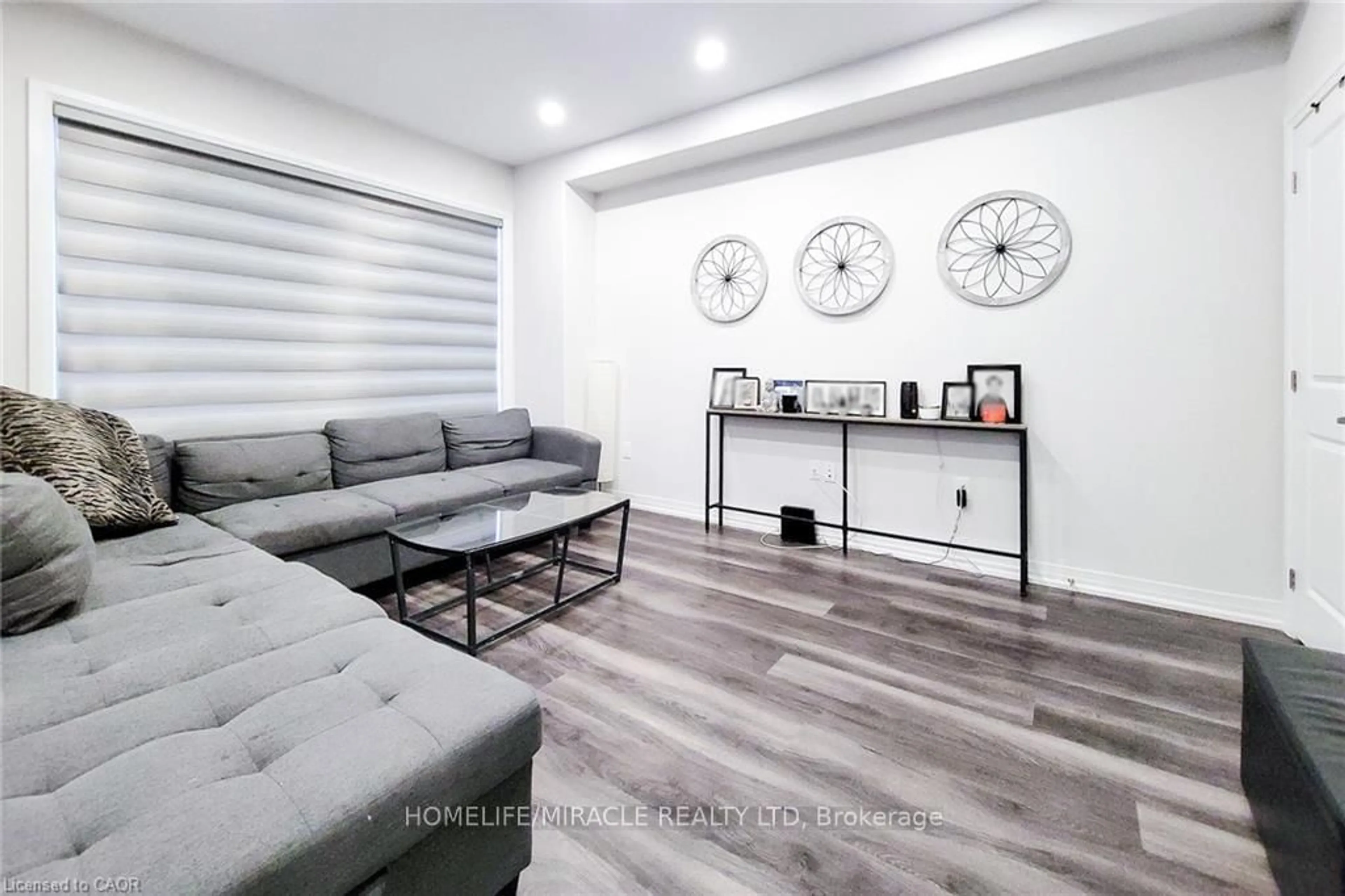 Living room with furniture, unknown for 575 Woodward Ave #79, Hamilton Ontario L8H 0B3