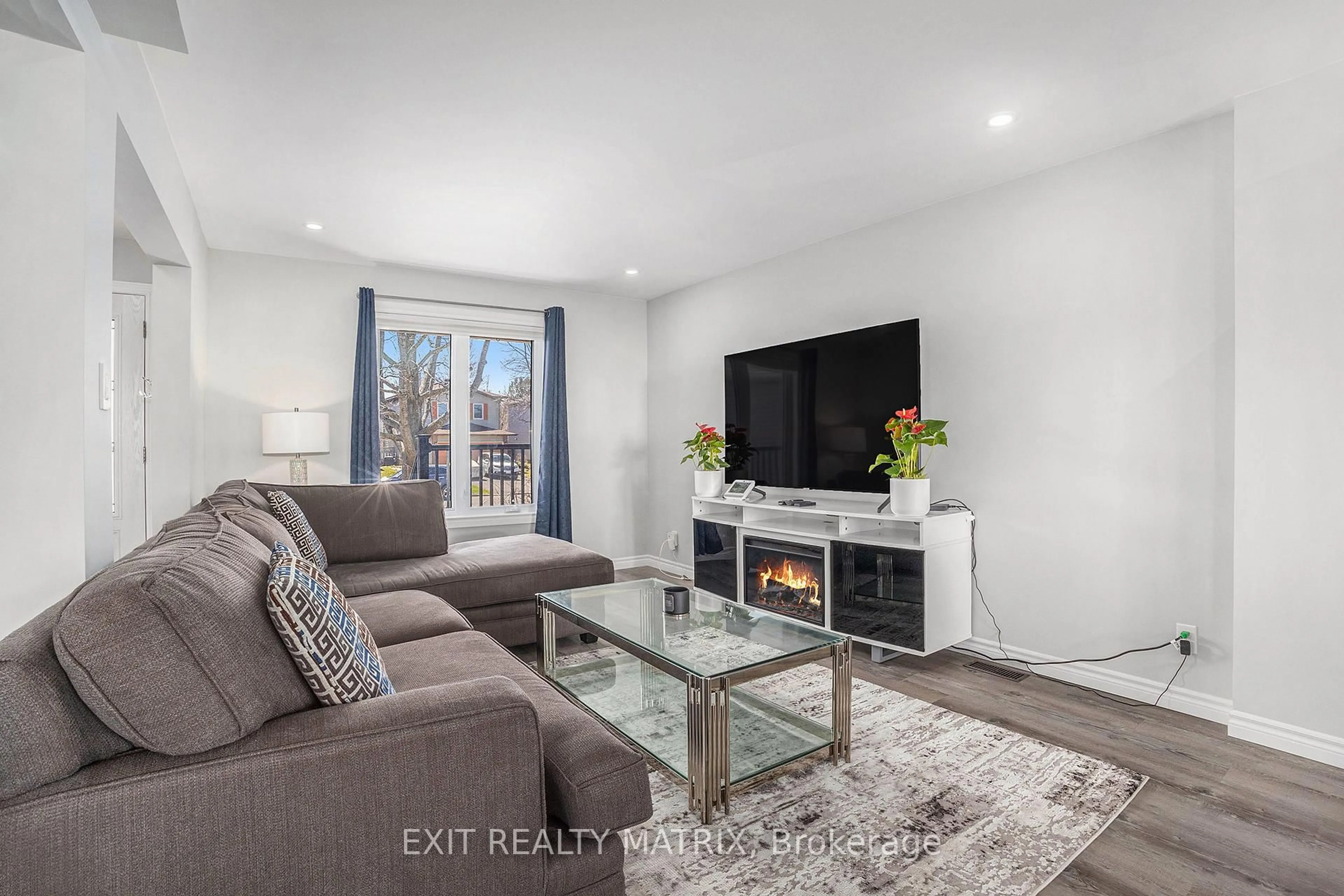 Living room with furniture, unknown for 697 Levac Dr, Orleans Ontario K4A 2R3