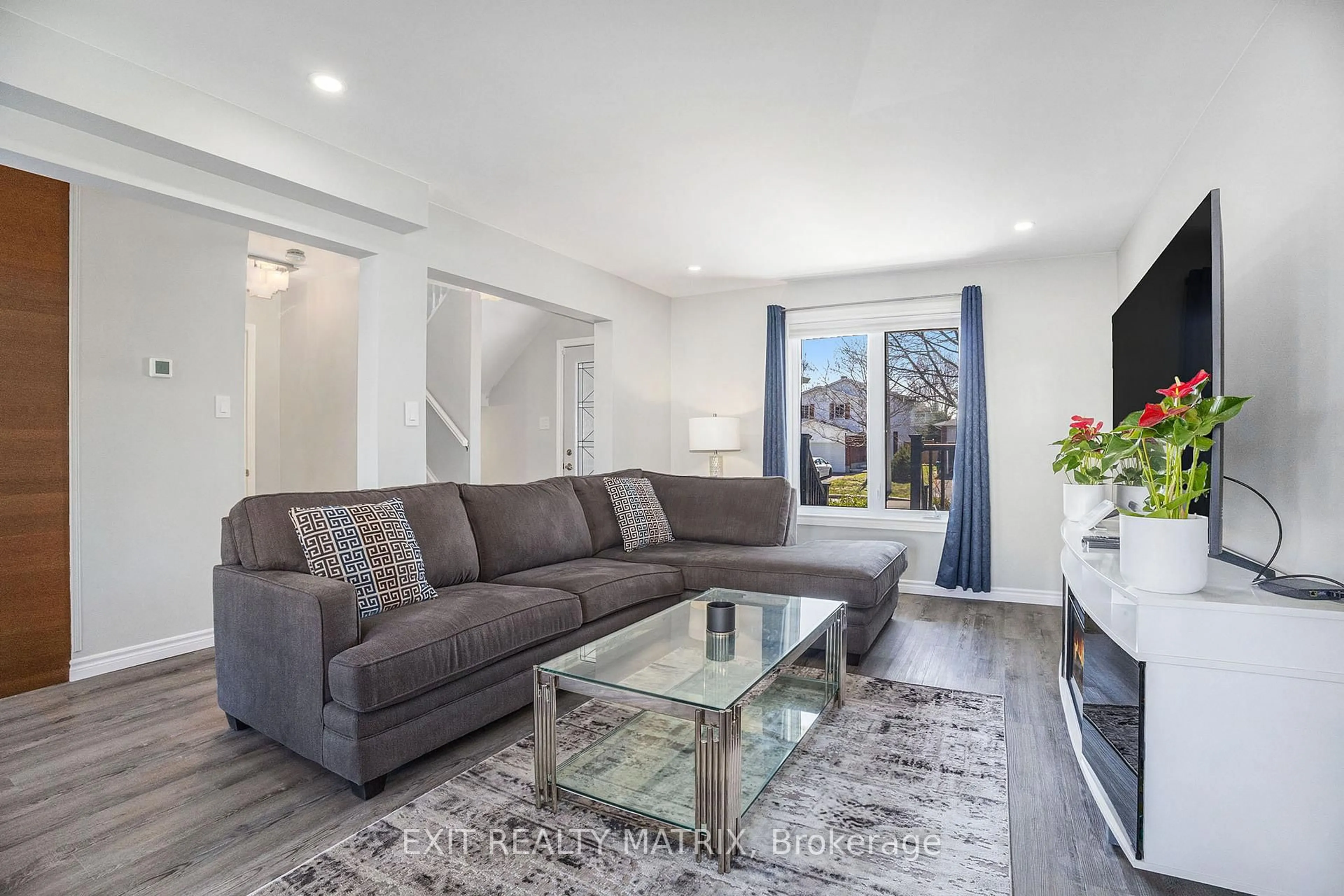 Living room with furniture, unknown for 697 Levac Dr, Orleans Ontario K4A 2R3