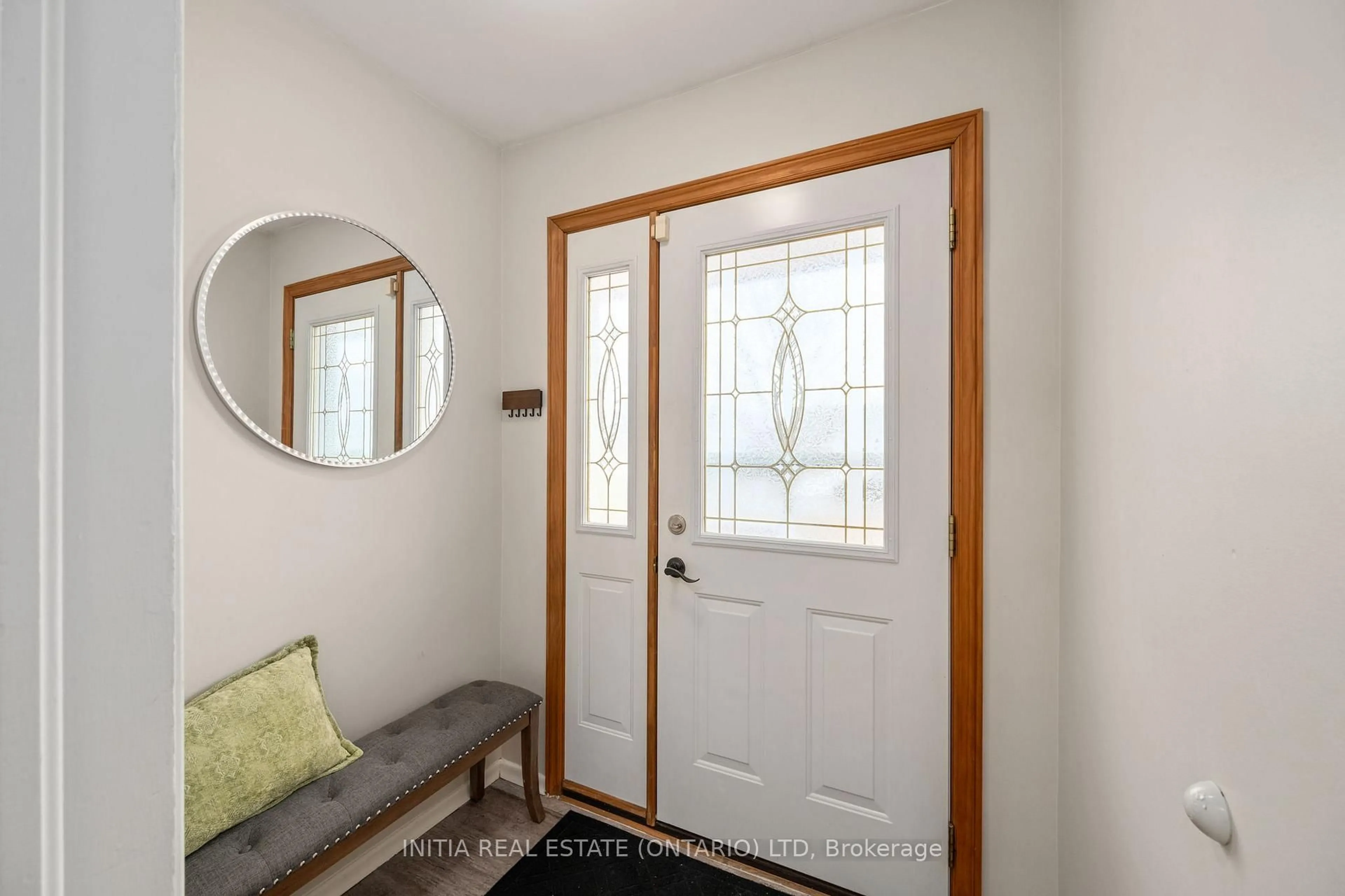 Indoor entryway for 22 Queenston Cres, London East Ontario N5W 1N6