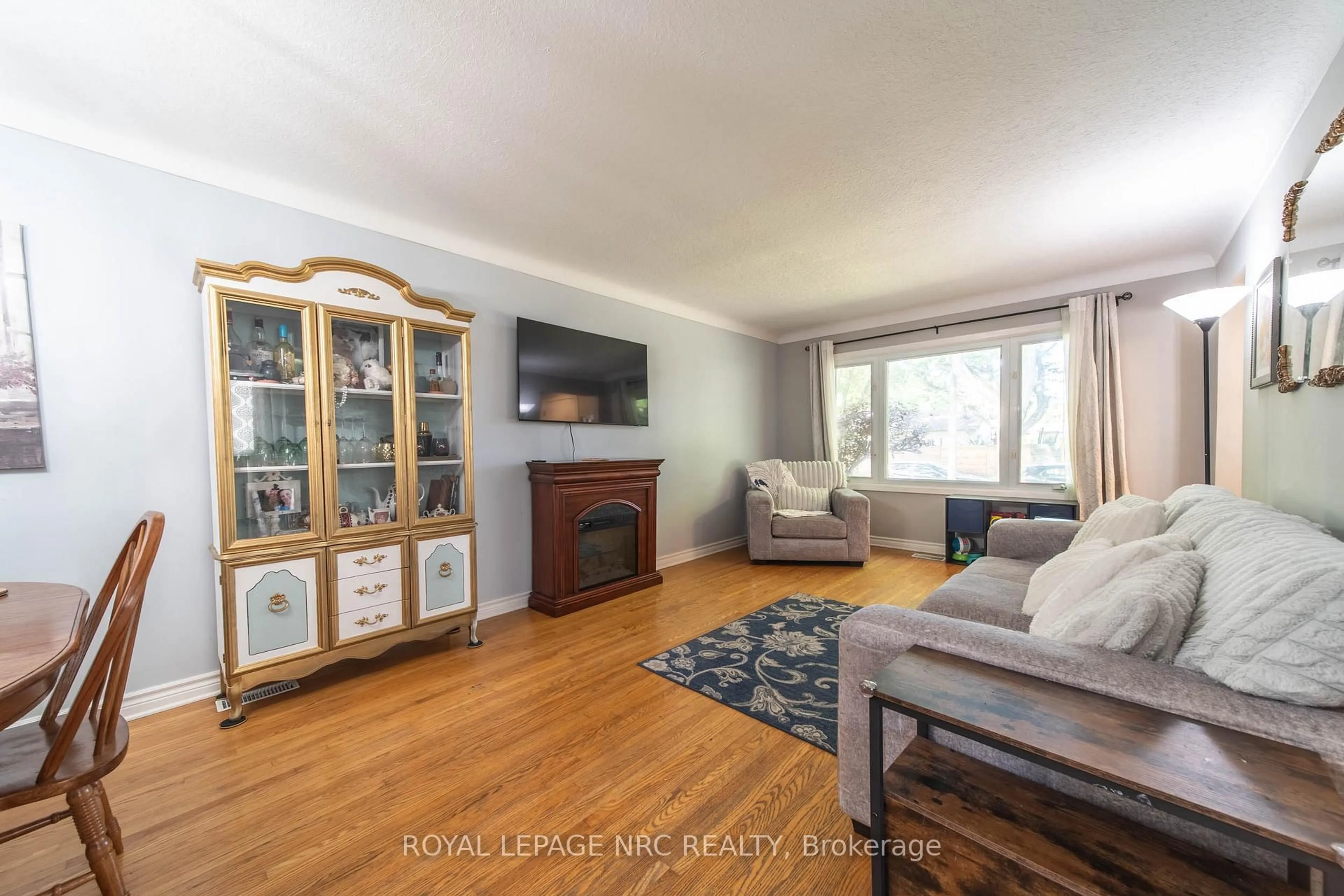 Living room with furniture, wood/laminate floor for 4228 York Dr, Niagara Falls Ontario L2E 6Y4