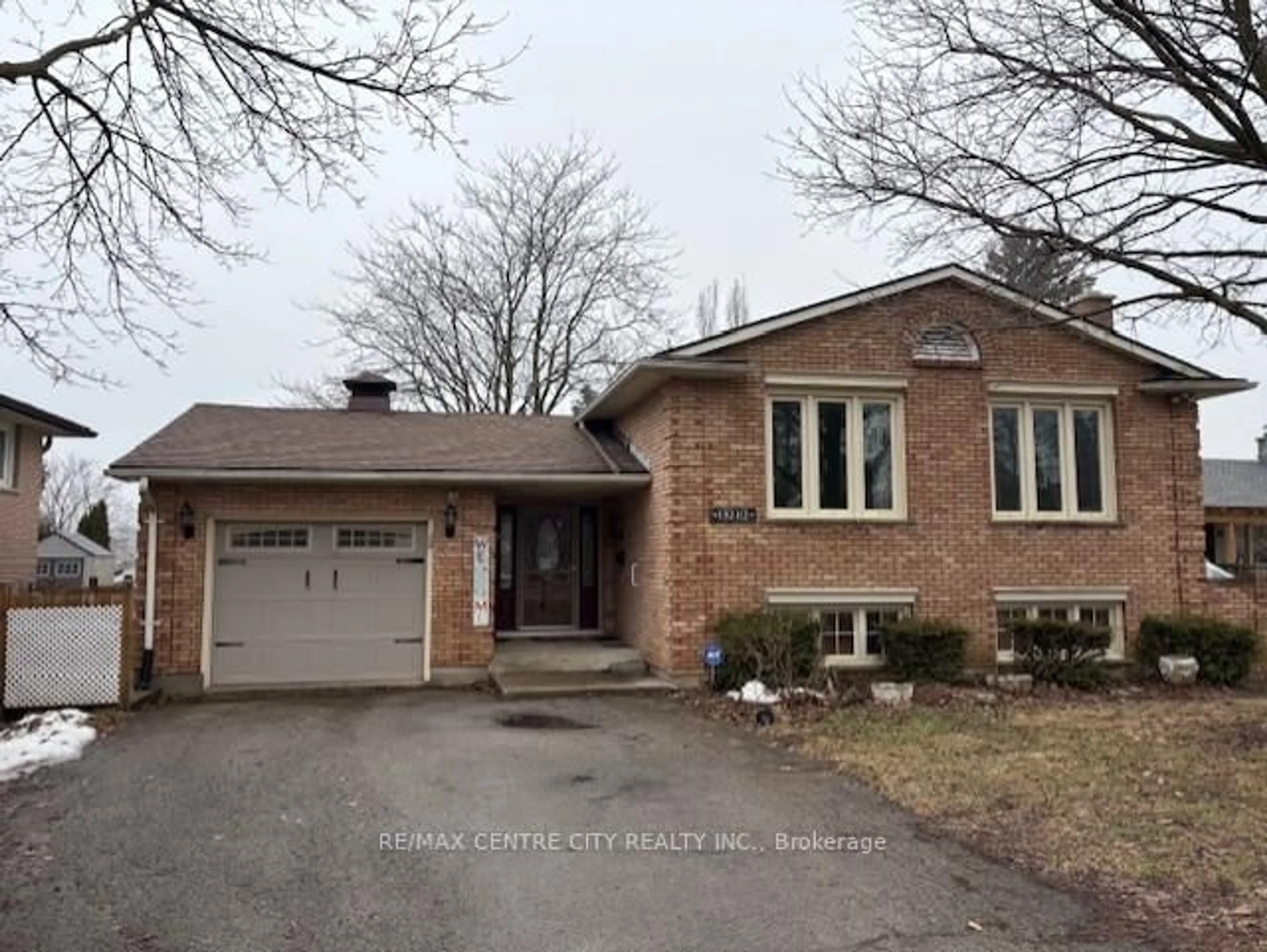 Home with brick exterior material, street for 152 1/2 FAIRVIEW Ave, St. Thomas Ontario N5R 4X9