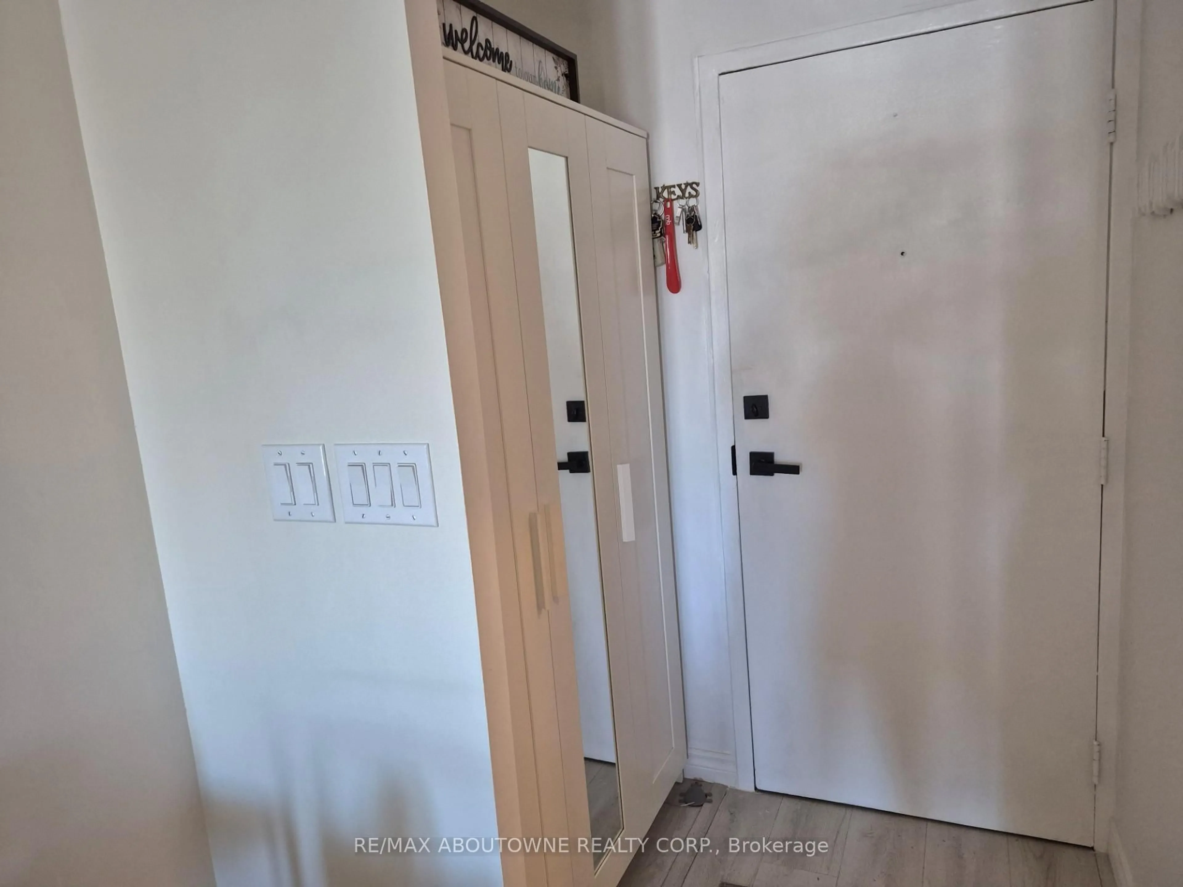 Indoor entryway for 36 Hayhurst Rd #334, Brantford Ontario N3R 6Y9