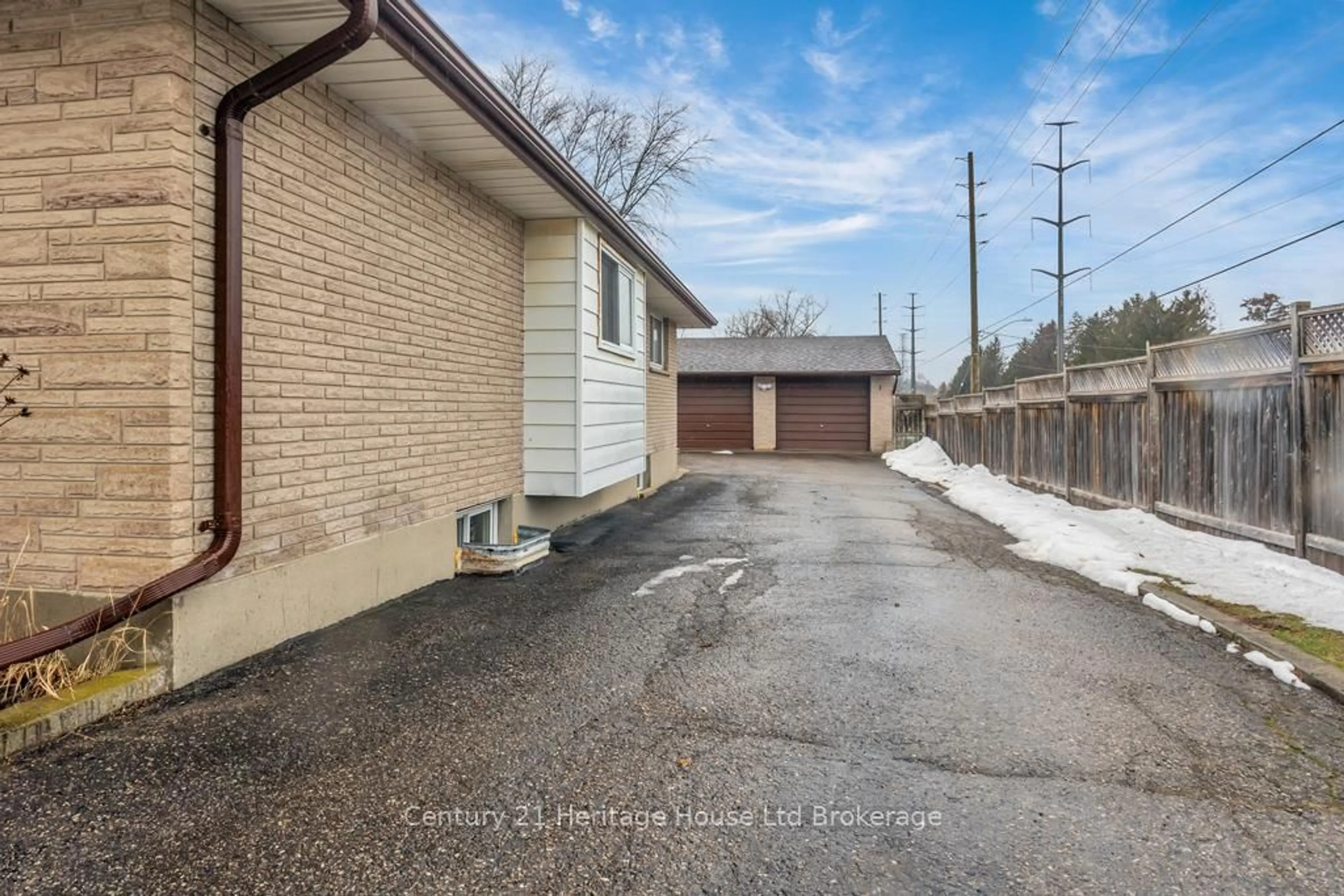 A pic from outside/outdoor area/front of a property/back of a property/a pic from drone, street for 368 Odlum Dr, Woodstock Ontario N4S 3S2