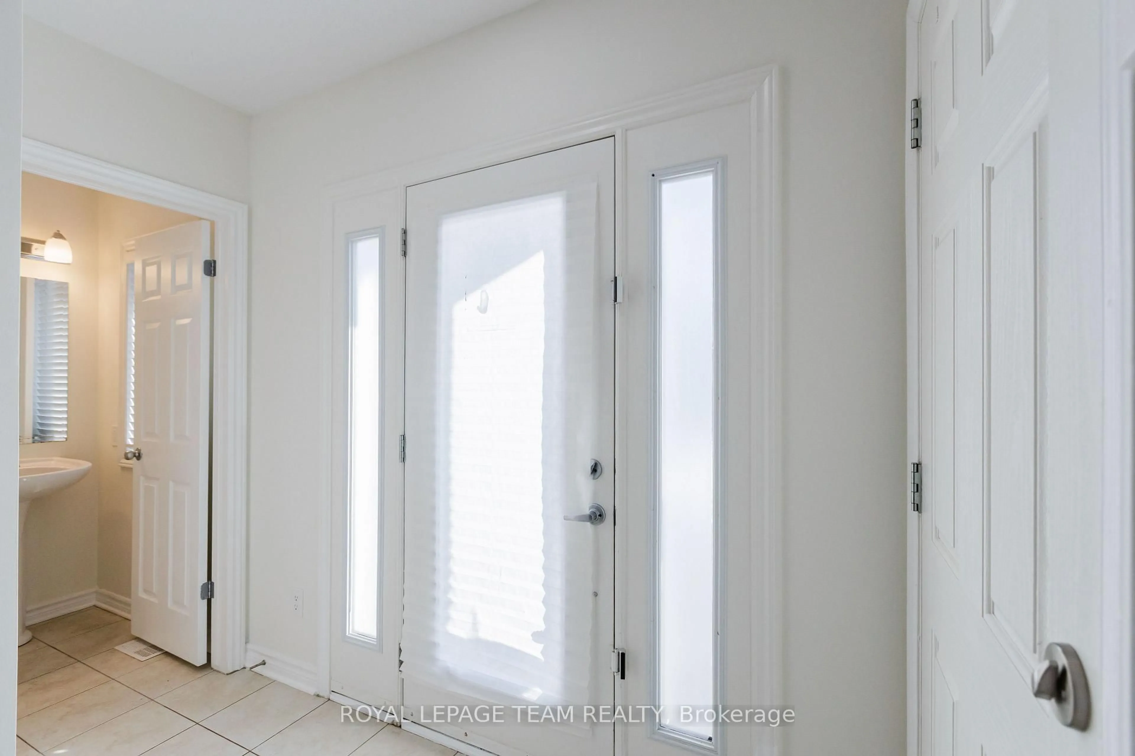 Indoor entryway for 637 Clearbrook Dr, Ottawa Ontario K2J 5S1