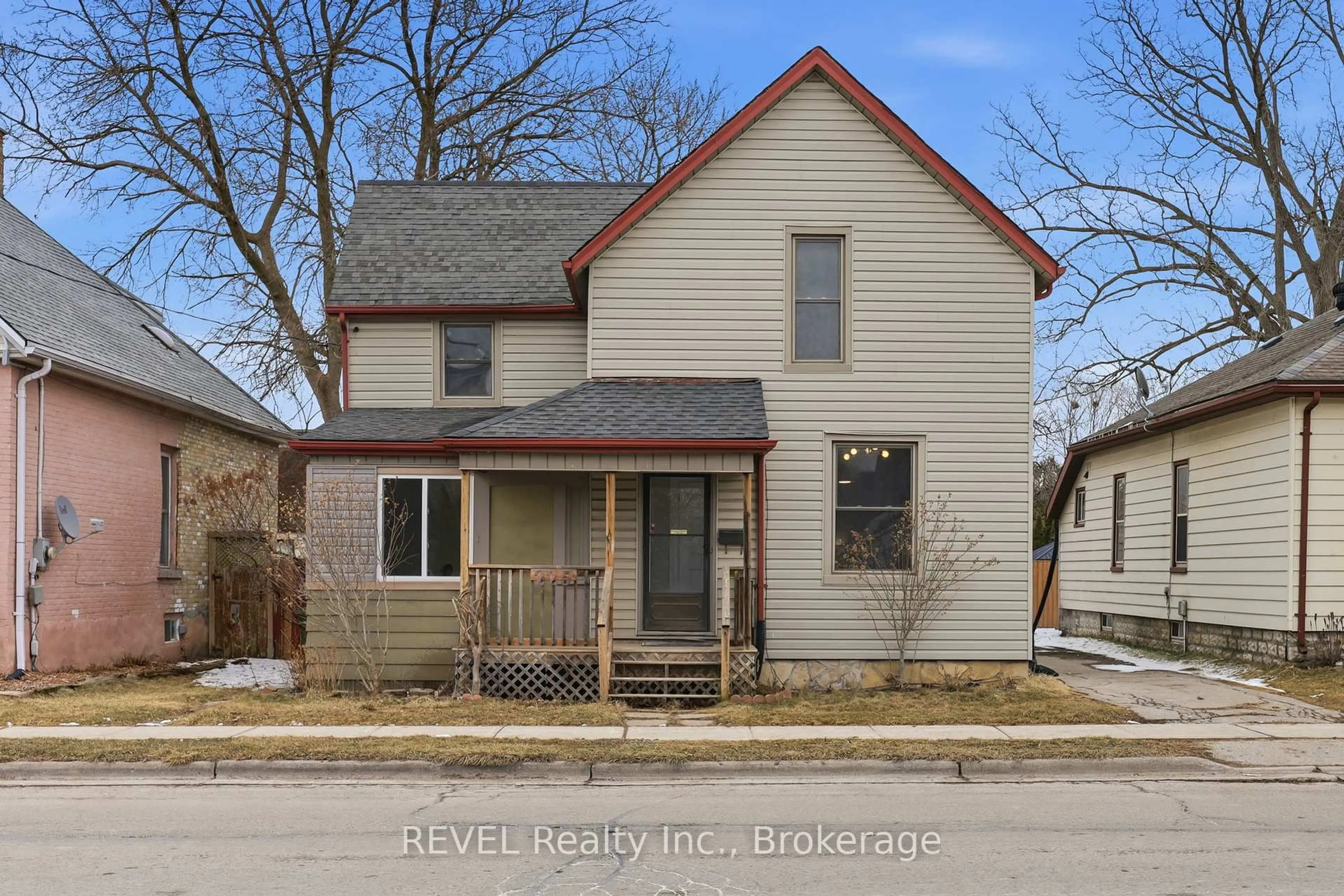 Unknown for 225 Ross St, St. Thomas Ontario N5R 3Y5