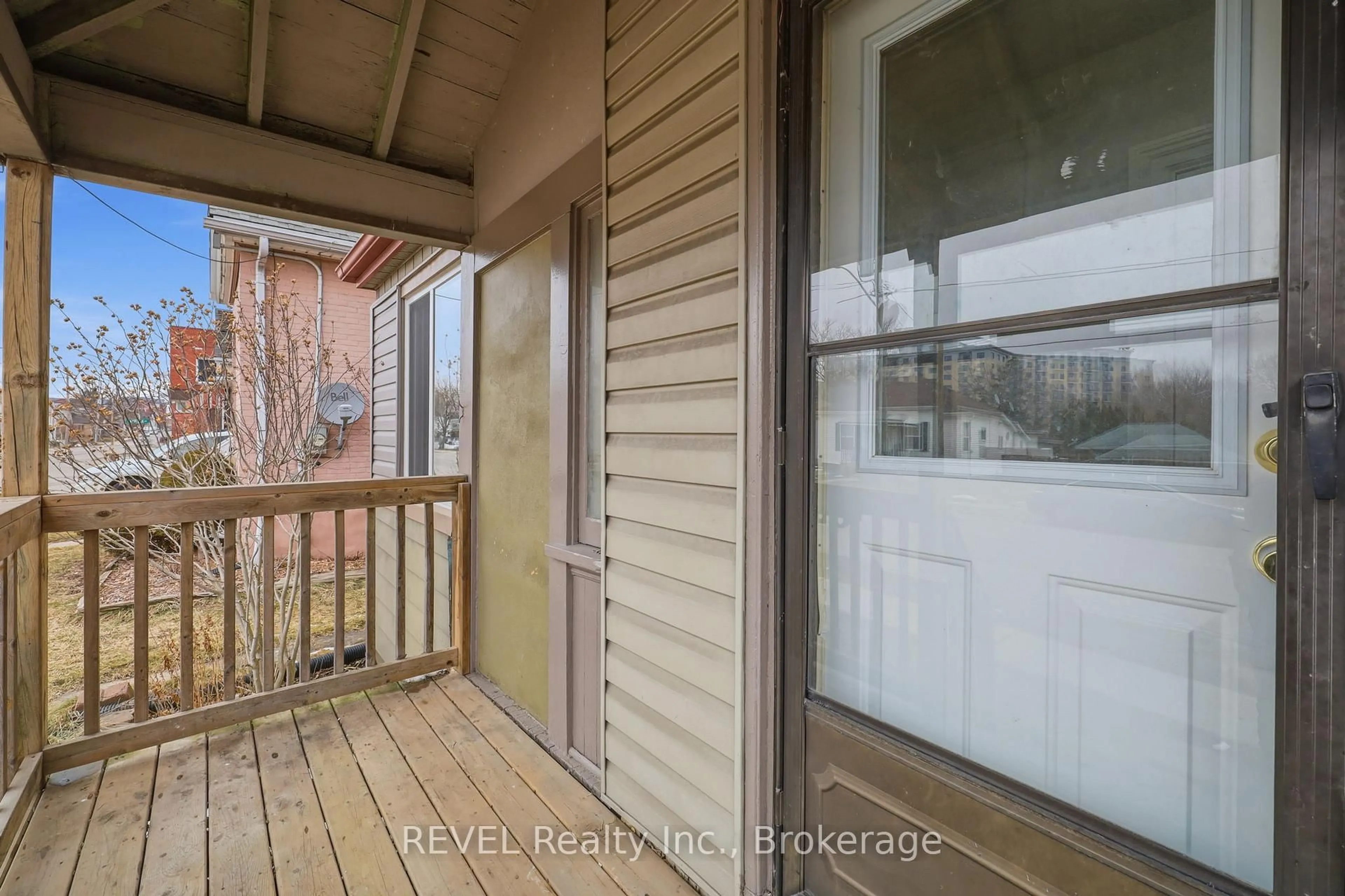 Unknown for 225 Ross St, St. Thomas Ontario N5R 3Y5