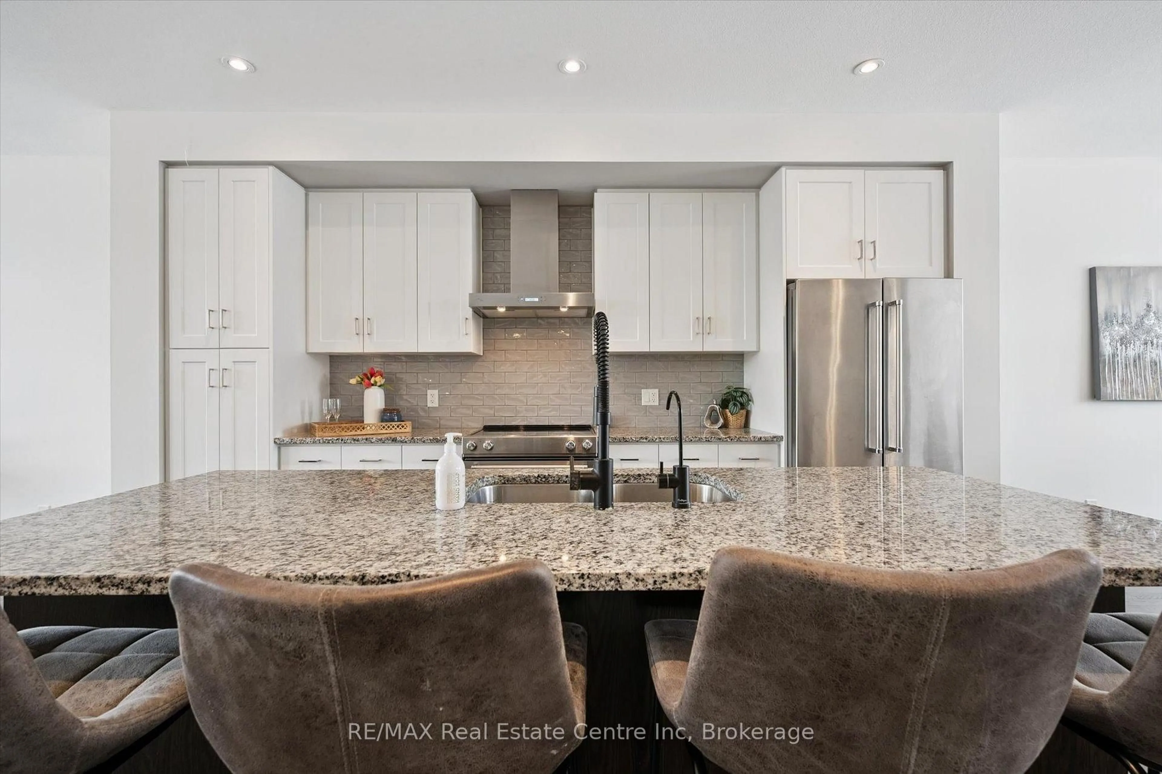 Open concept kitchen, ceramic/tile floor for 60 Arkell Rd #71, Guelph Ontario N1L 0N8