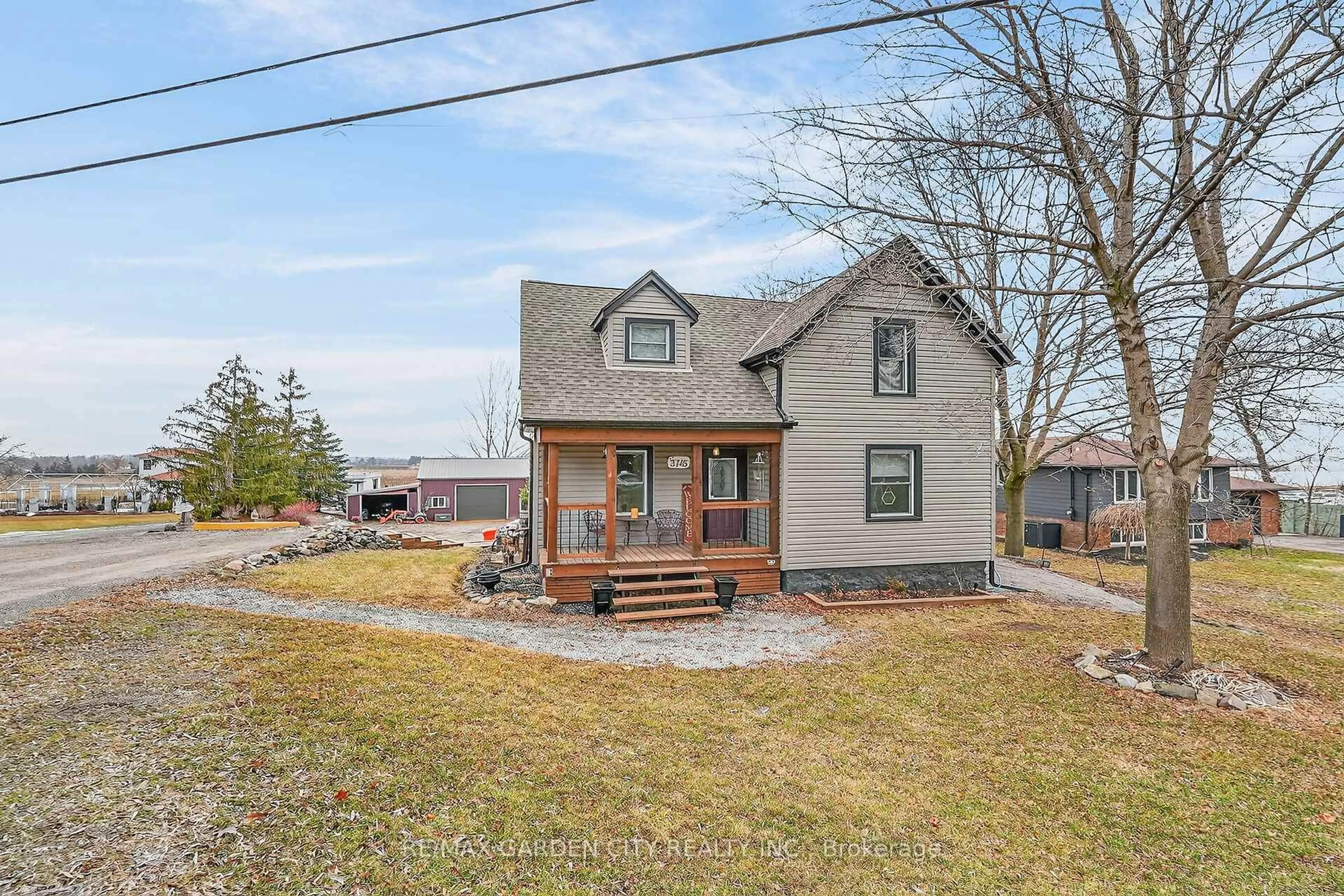 A pic from outside/outdoor area/front of a property/back of a property/a pic from drone, street for 3745 King St, Lincoln Ontario L0R 2C0