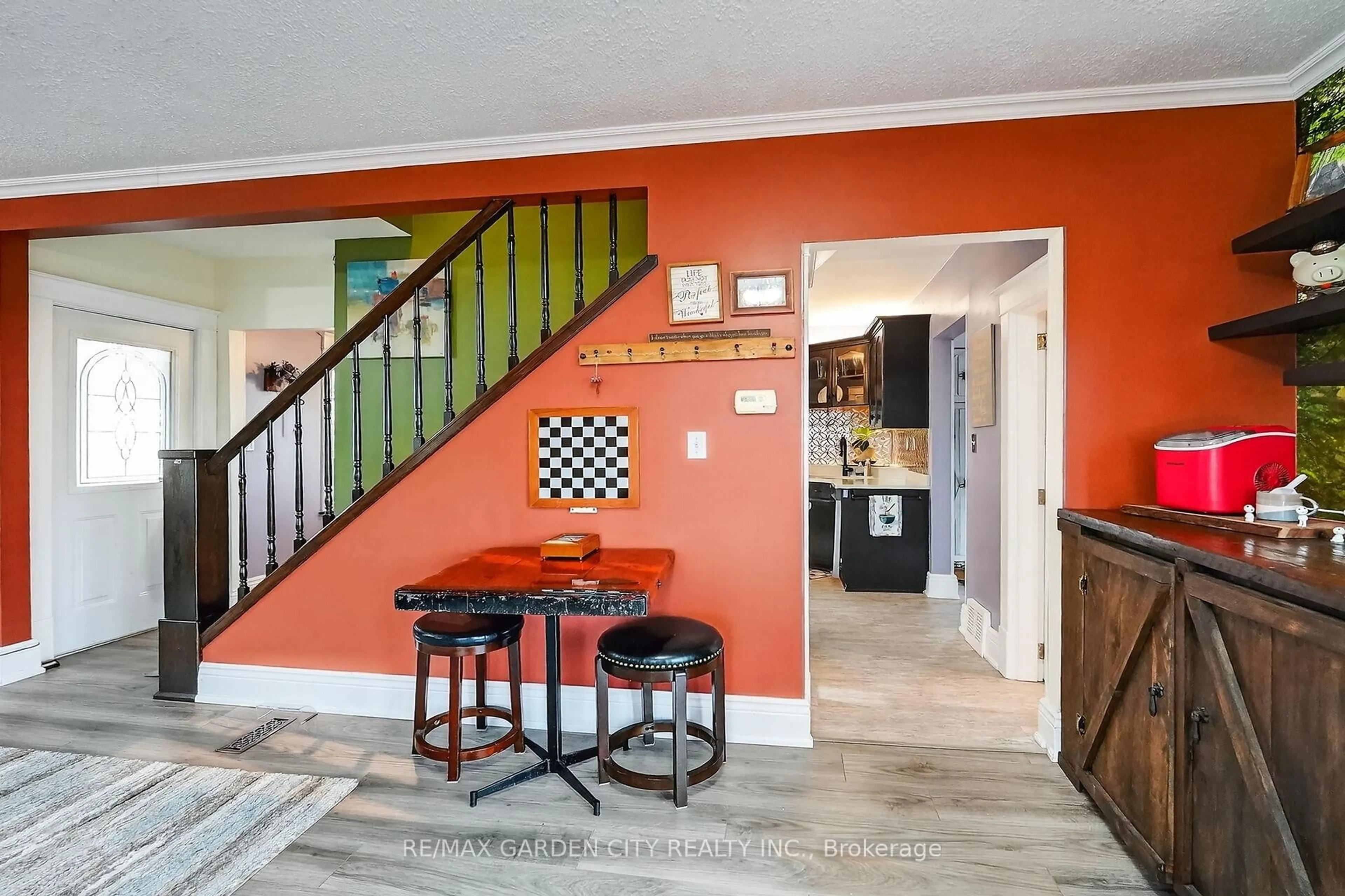 Indoor entryway for 3745 King St, Lincoln Ontario L0R 2C0