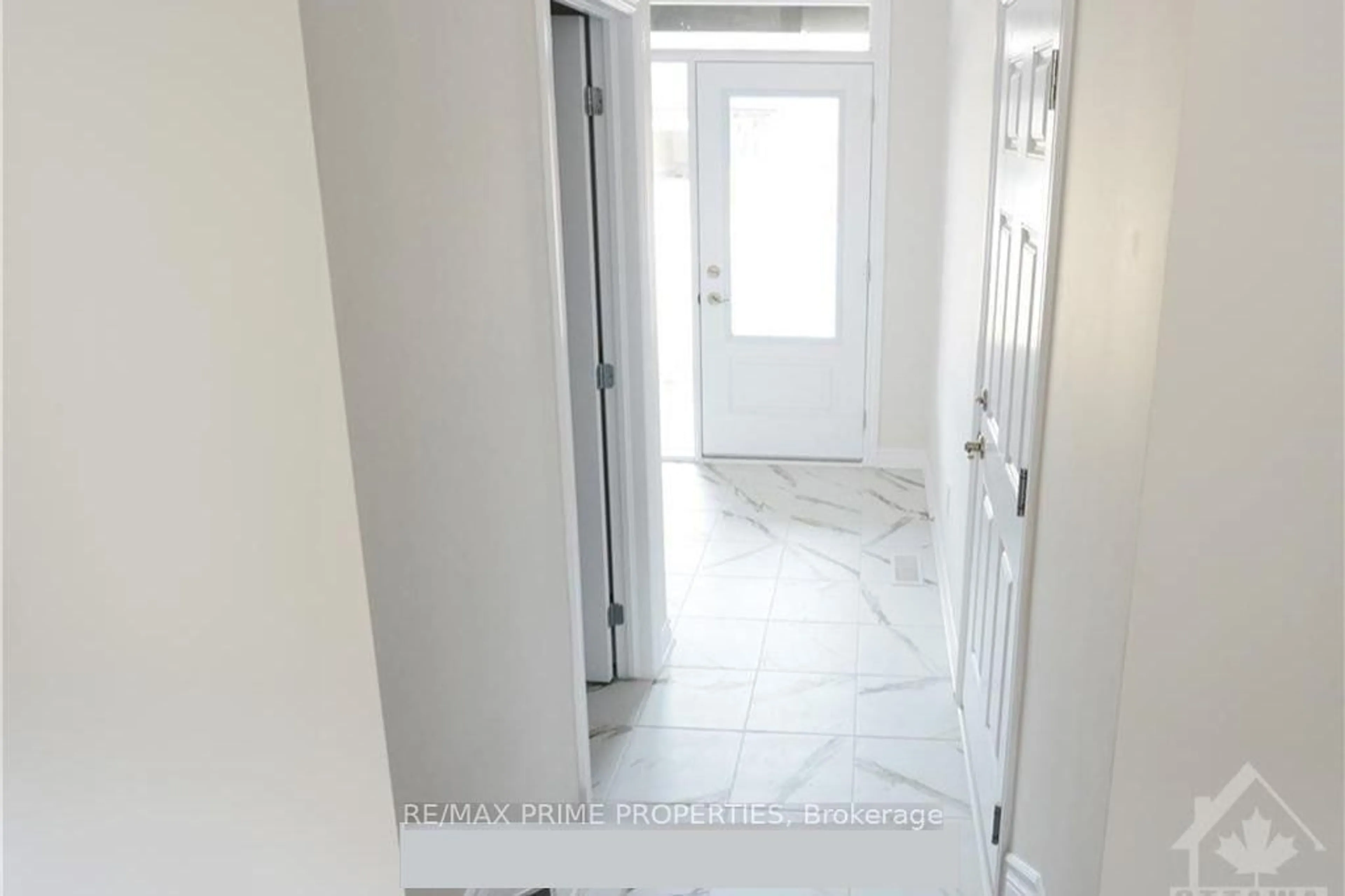 Indoor entryway for 637 FISHER St, North Grenville Ontario K0G 1J0