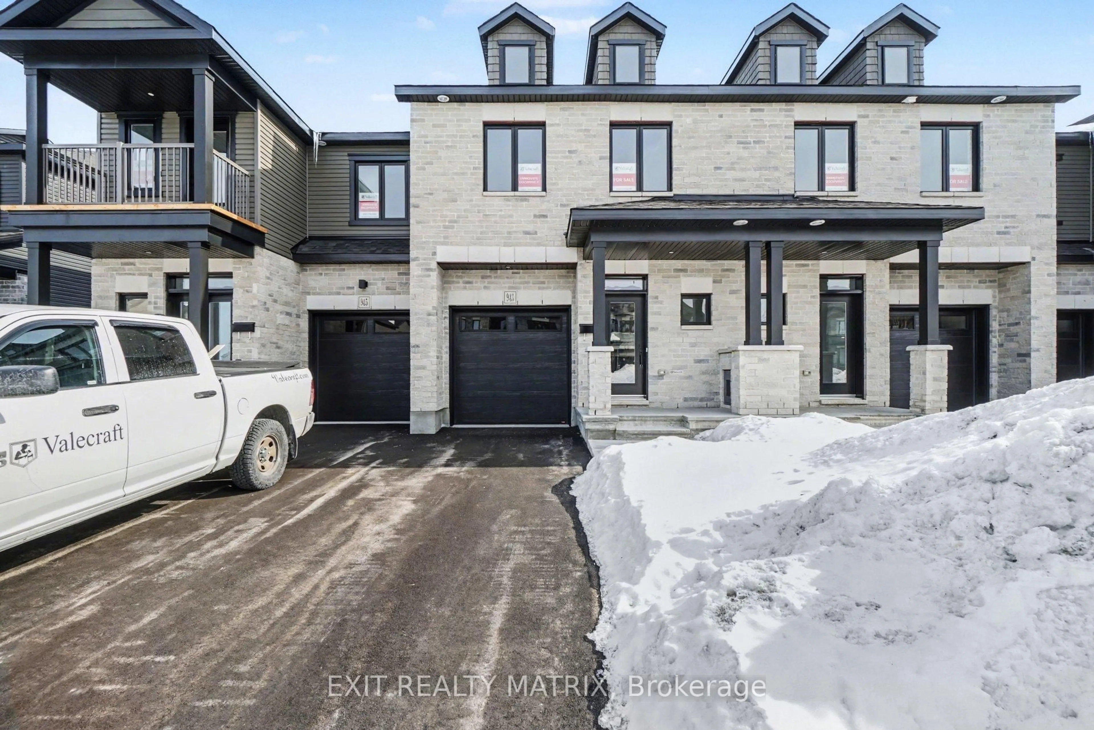 Unknown for 943 Cologne St, Russell Ontario K0A 1W0