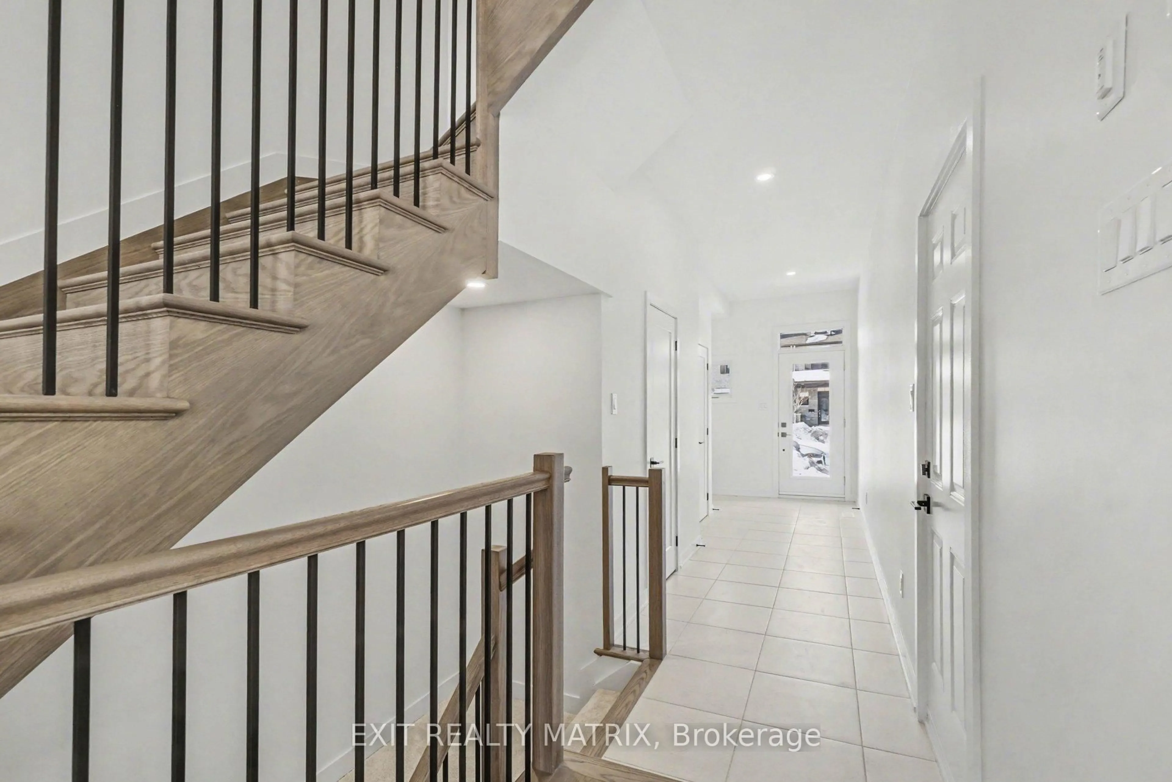 Unknown for 943 Cologne St, Russell Ontario K0A 1W0