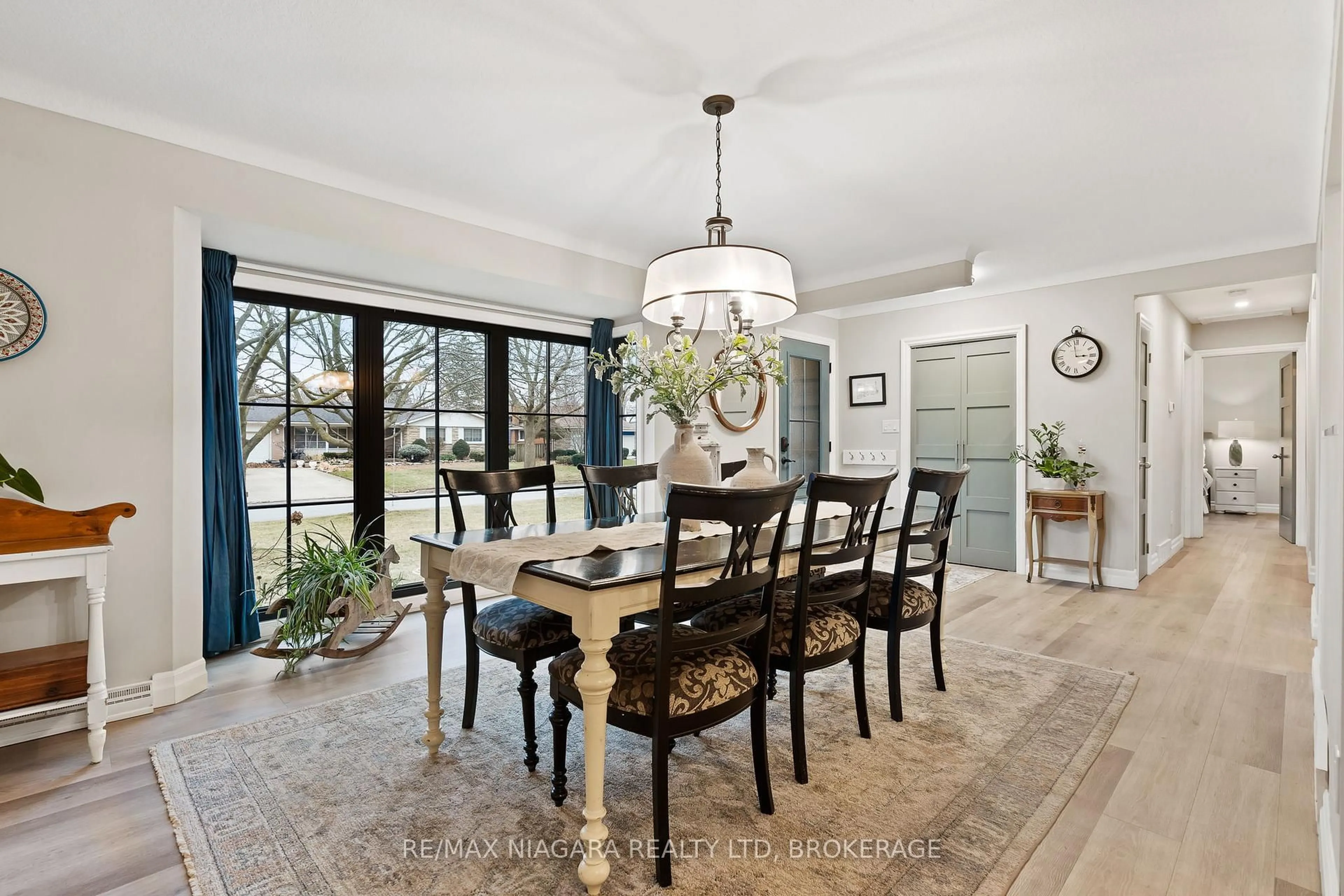 Dining room, unknown for 7 King's Grant Rd, St. Catharines Ontario L2N 2R9