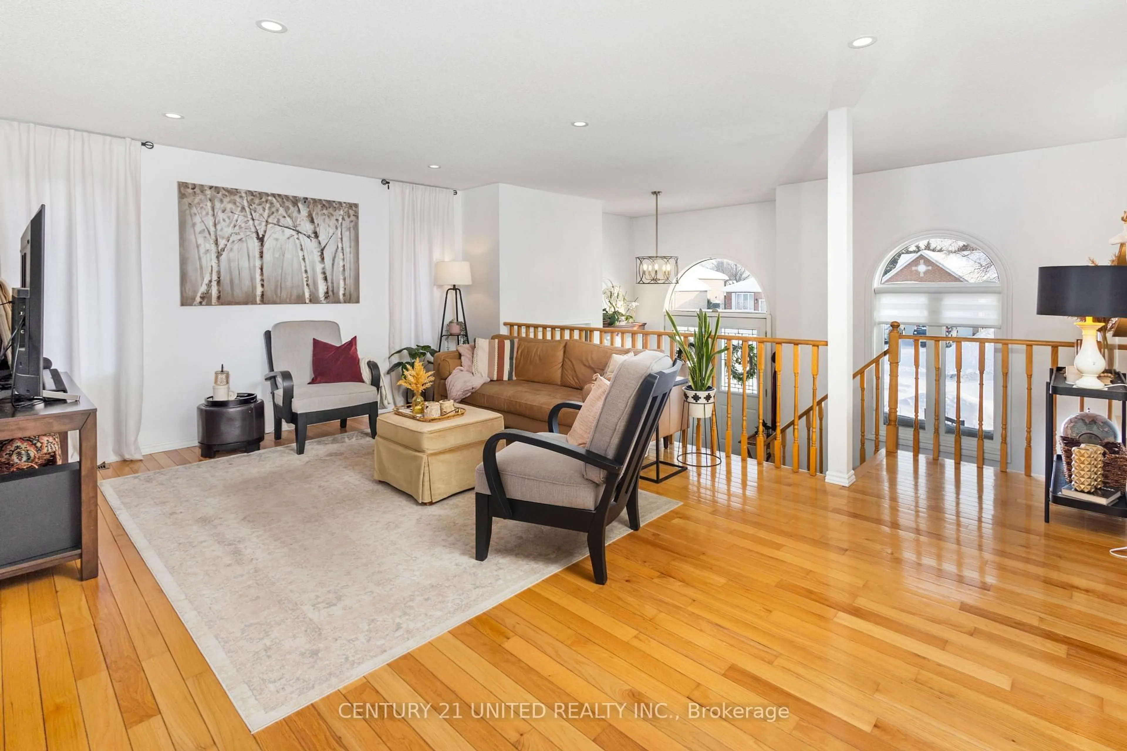 Living room with furniture, wood/laminate floor for 1455 Glenforest Cres, Peterborough Ontario K9K 2J2