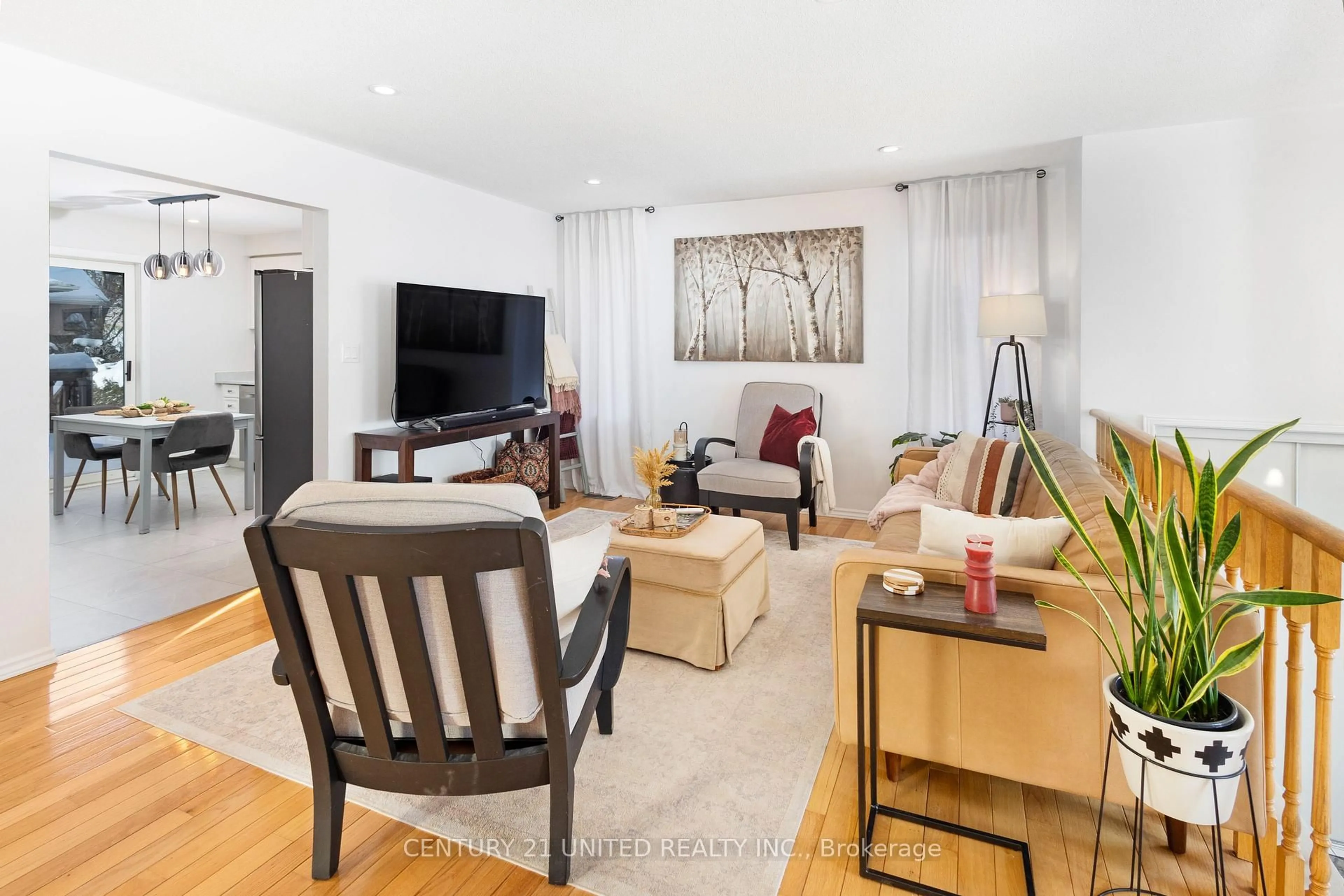 Living room with furniture, wood/laminate floor for 1455 Glenforest Cres, Peterborough Ontario K9K 2J2