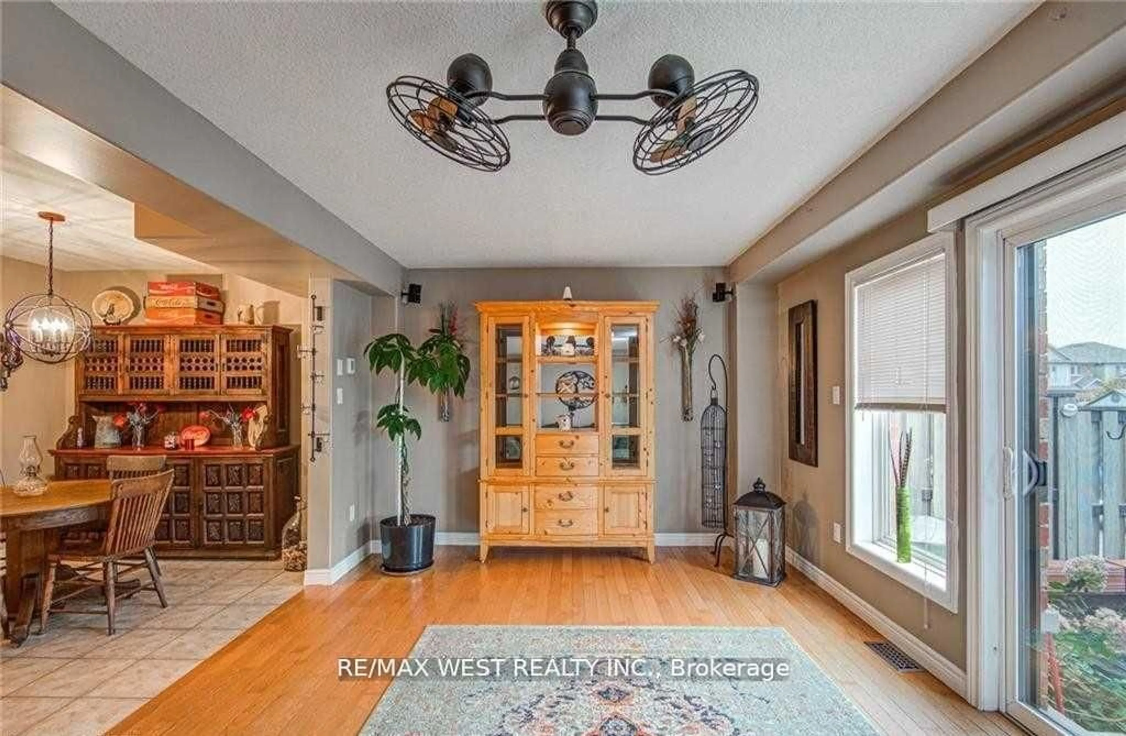 Indoor entryway for 4475 Comfort Cres, Lincoln Ontario L0R 1B9