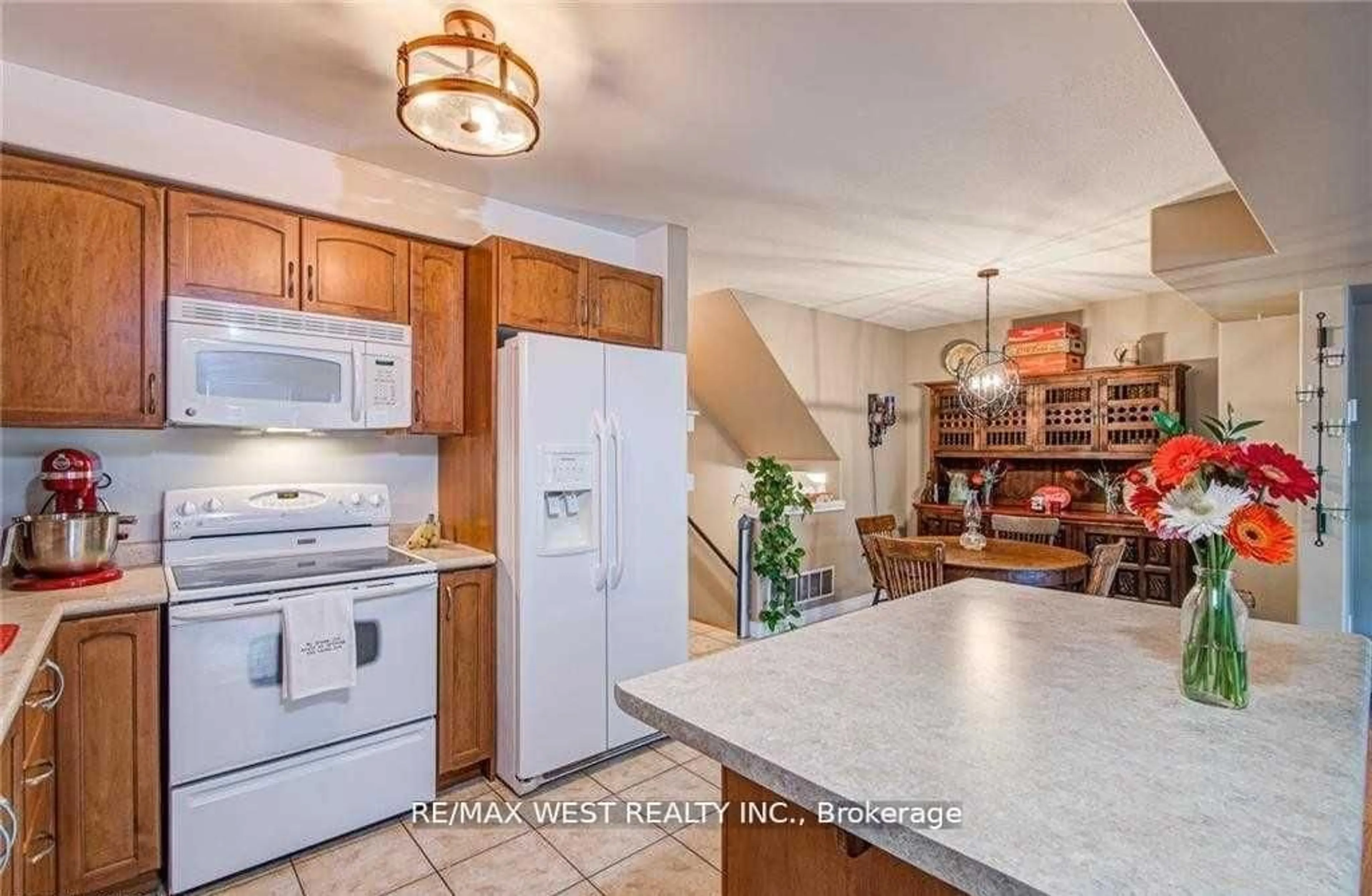 Open concept kitchen, ceramic/tile floor for 4475 Comfort Cres, Lincoln Ontario L0R 1B9