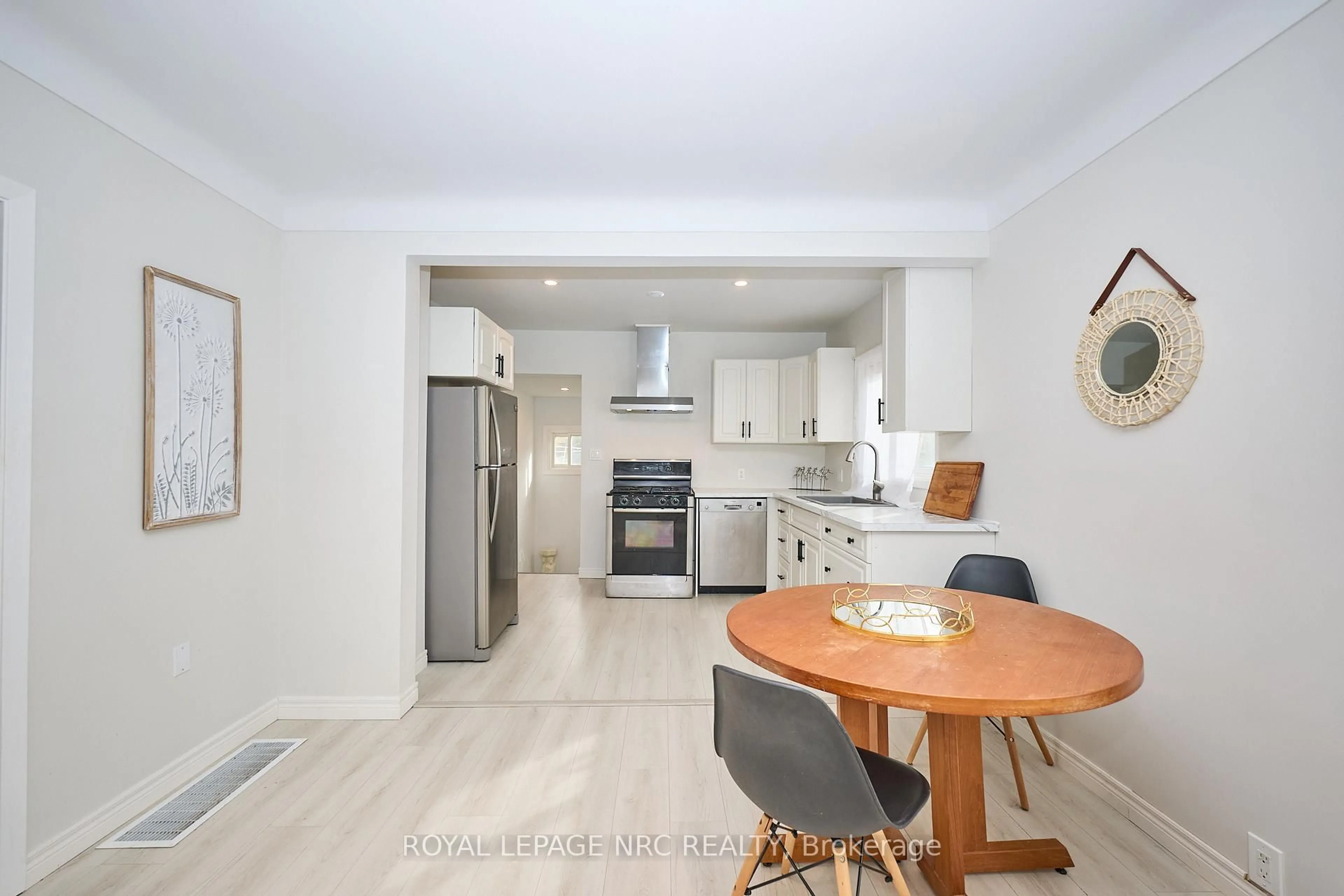 Open concept kitchen, unknown for 10 Fairburn Ave, St. Catharines Ontario L2T 1B2