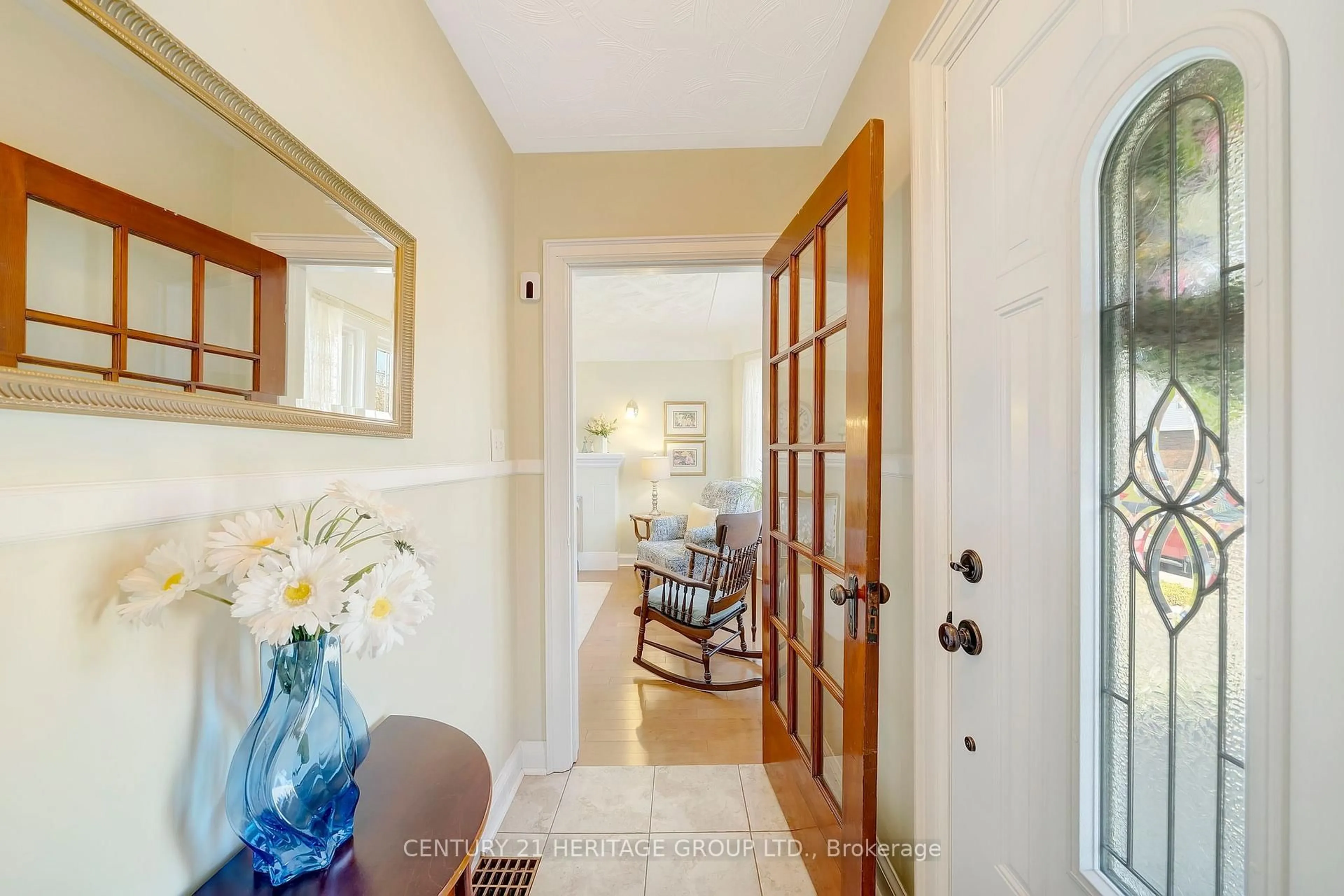 Indoor entryway for 22 Churchill Ave, Hamilton Ontario L9A 1J5