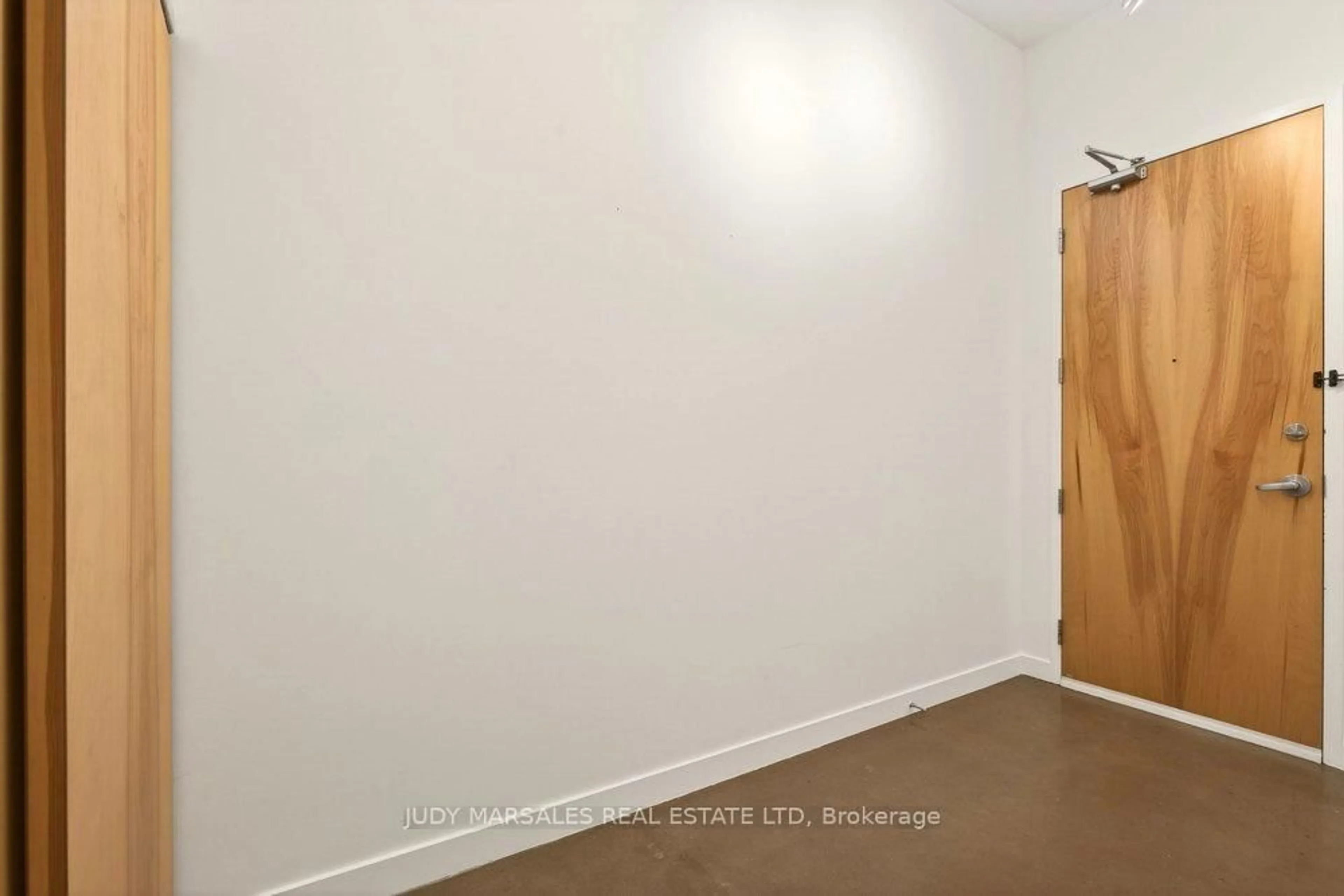 A pic of a room for 66 Bay St #401, Hamilton Ontario L8P 4Z6