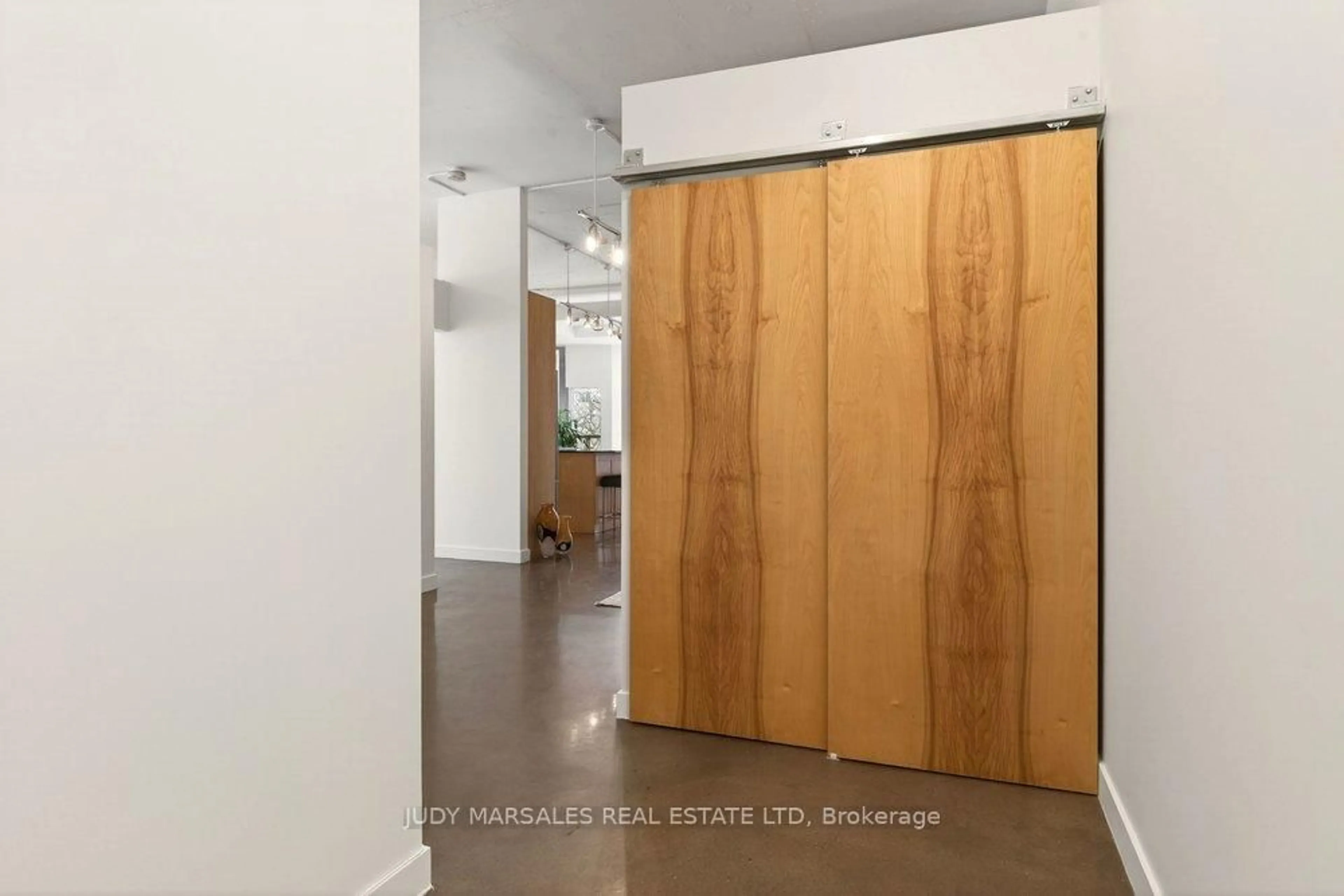 Unknown for 66 Bay St #401, Hamilton Ontario L8P 4Z6