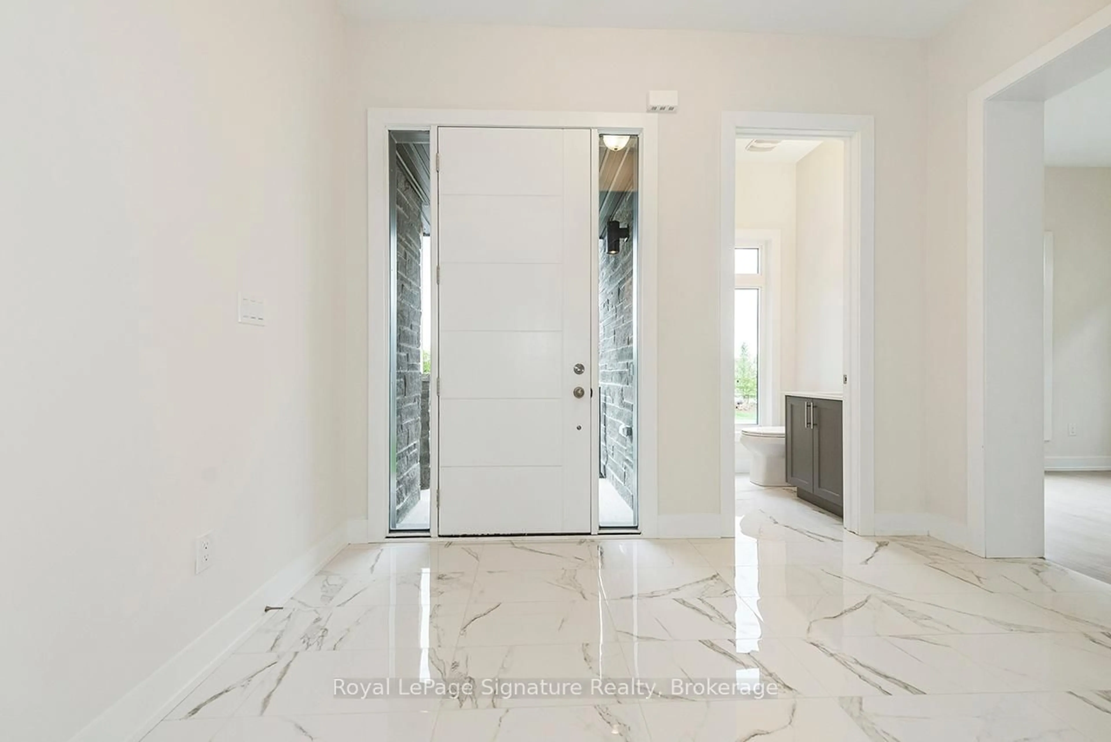 Indoor entryway for 126 Dorothy Dr, Blue Mountains Ontario N0H 1J0